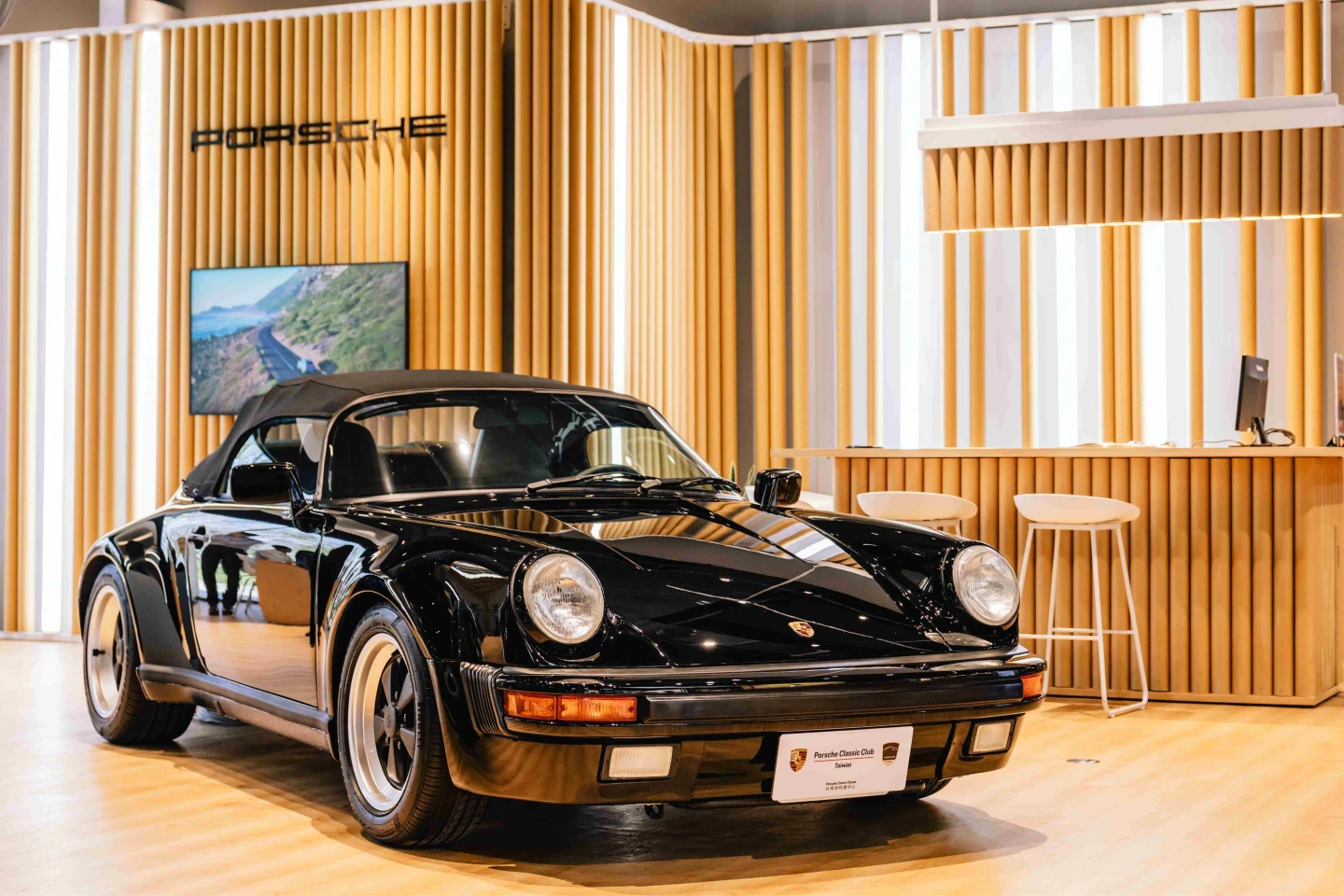 每2個月輪番展出多款Porsche經典車款,提供車主和車迷近距離接觸。尚騰汽車集團提供