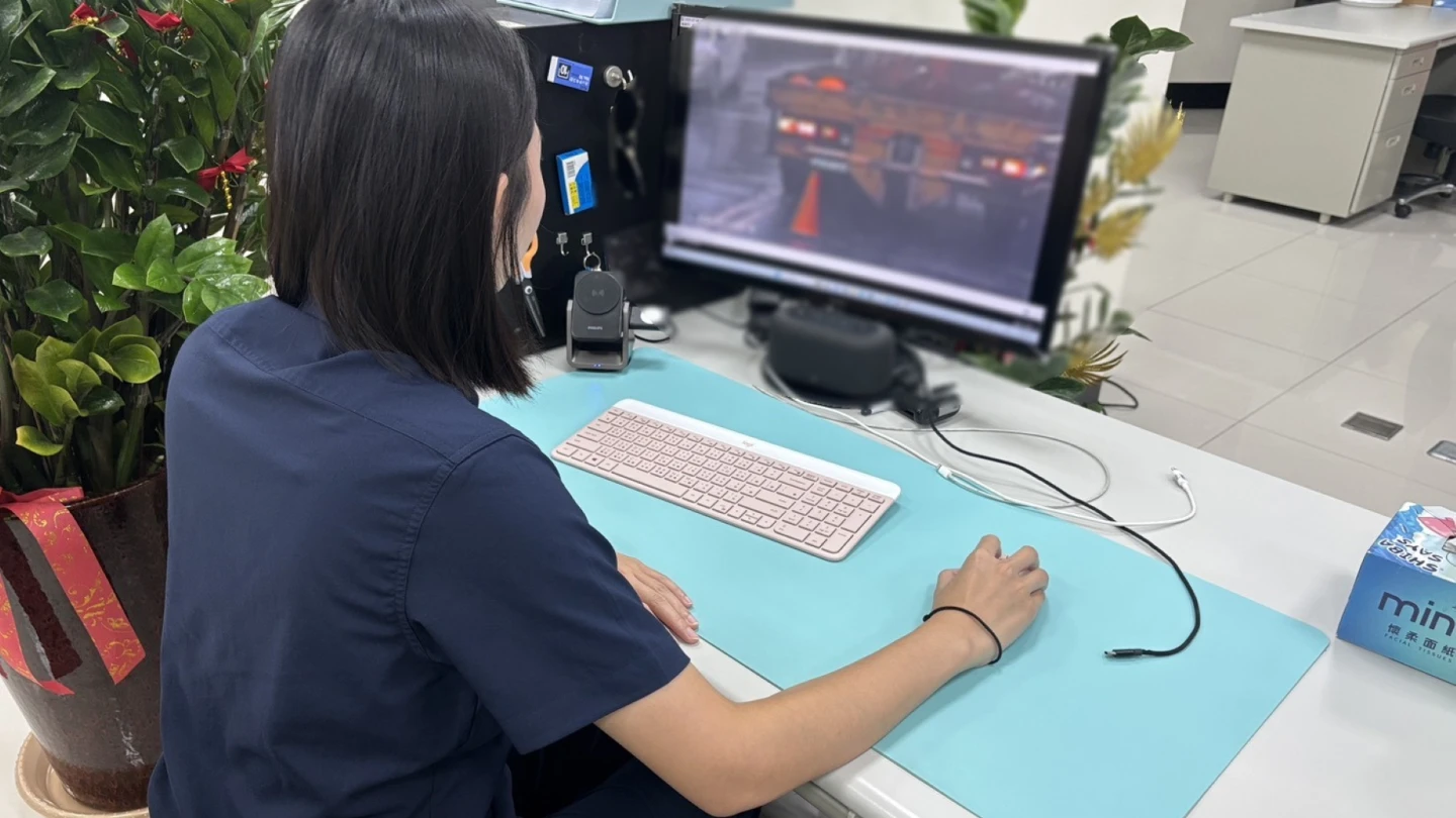 東信派出所實習女警劉婕淩發揮同理心,積極協助車主找車。警方提供