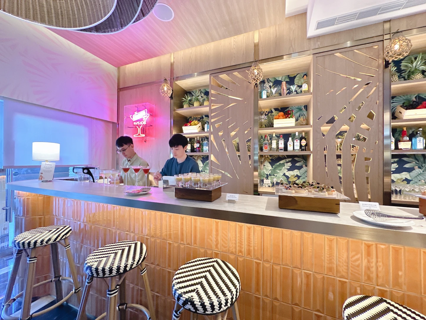 6樓酒吧「Fruitini Bar」提供酒精及無酒精飲品。劉沛妘攝