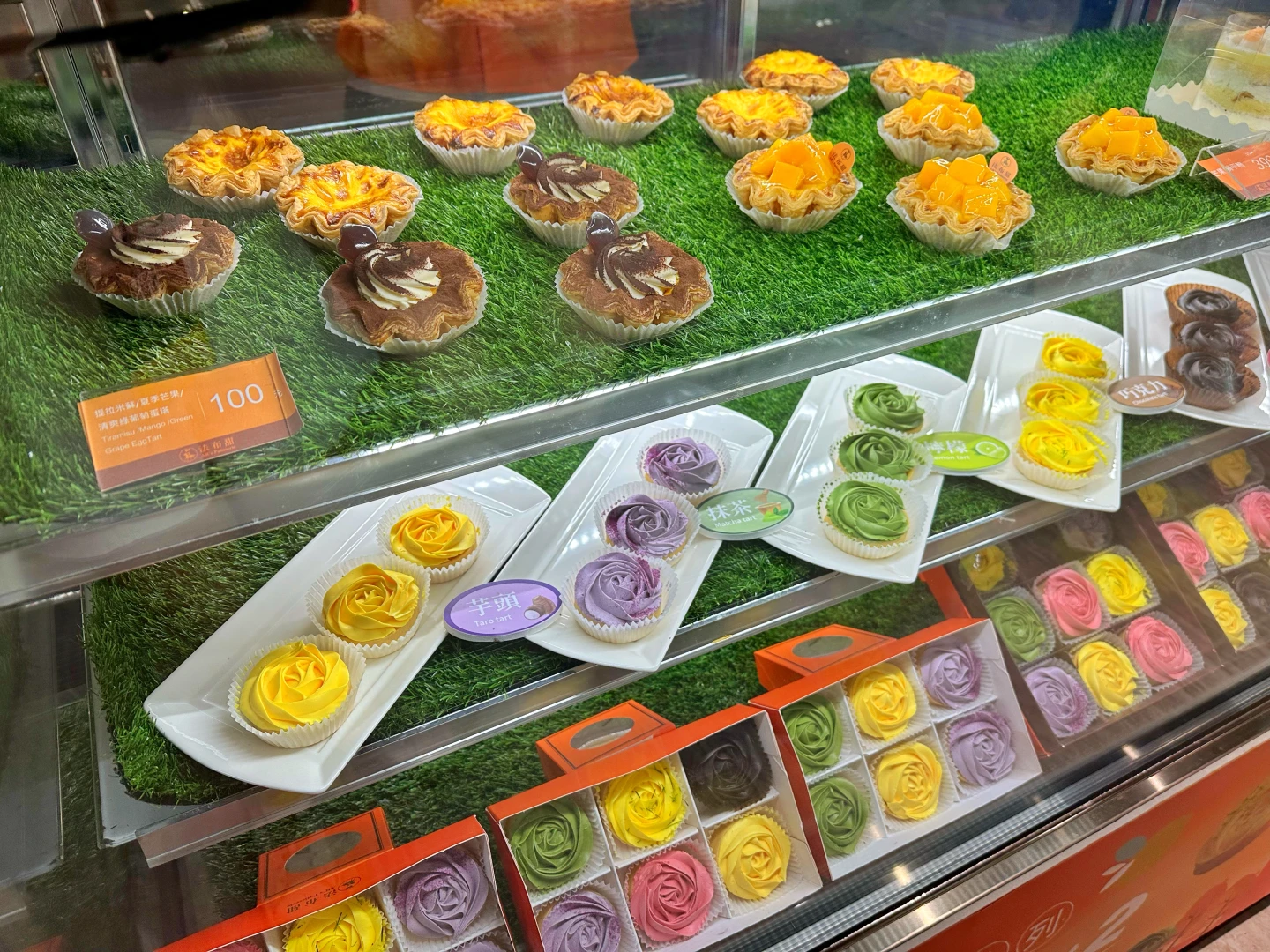 台中知名糕點名店「法布甜AR’s Patisserie」進駐Mia C’bon Dream Plaza店。劉沛妘攝