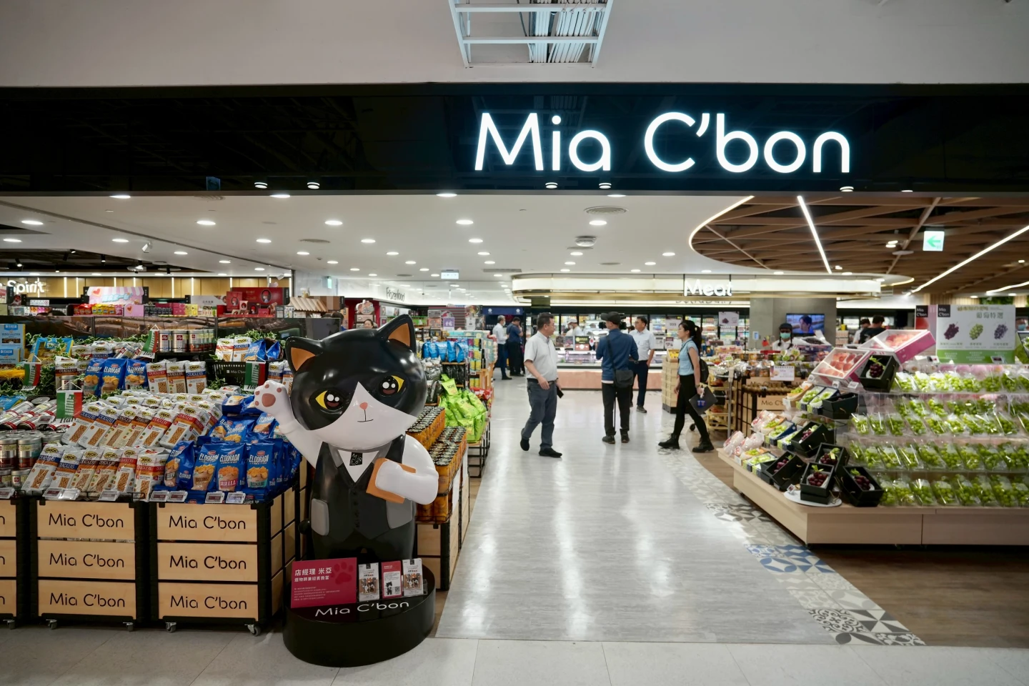 Mia C’bon Dream Plaza店首創複合式飲食空間。梁建裕攝