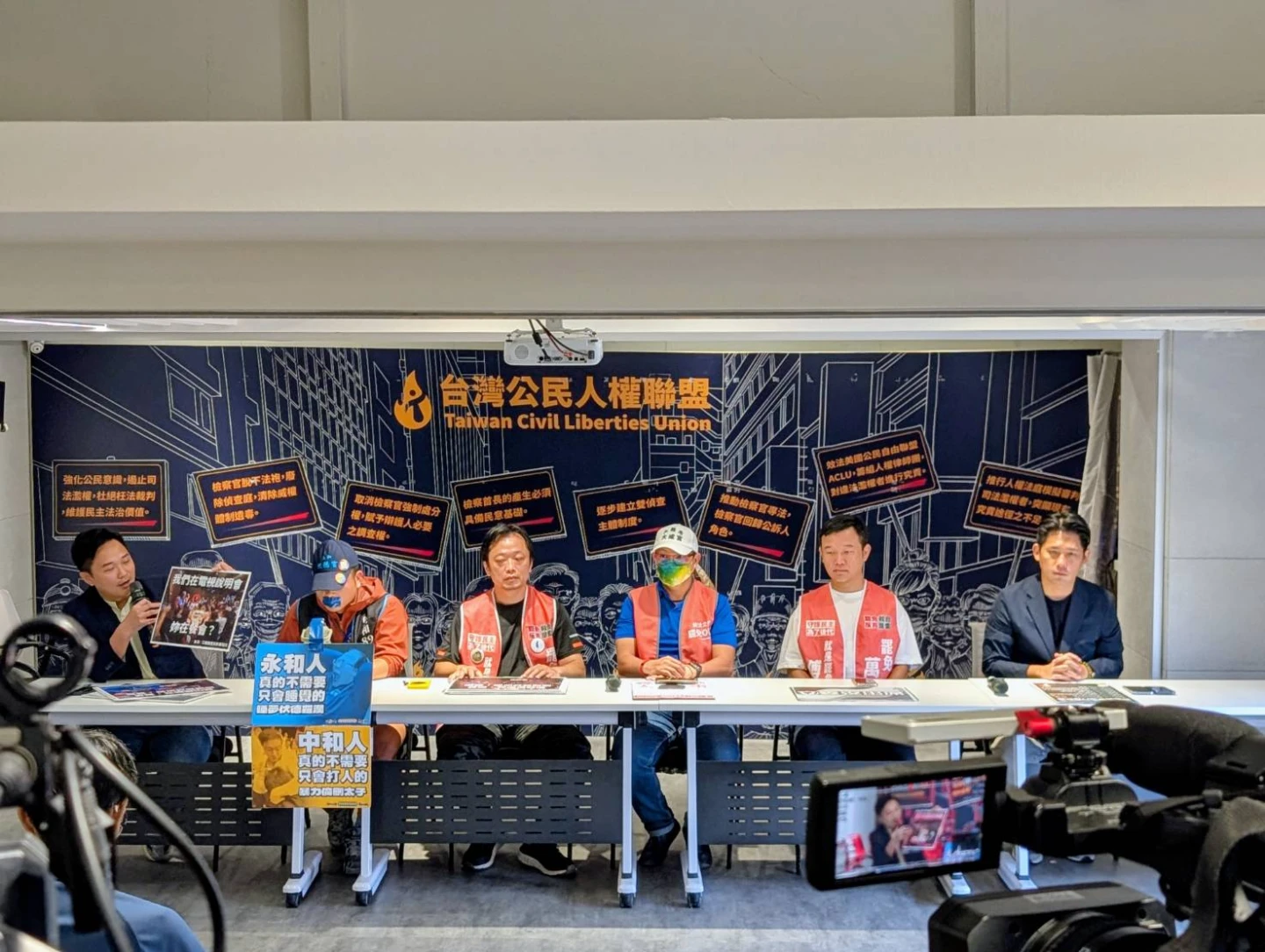 「沒出席,沒出息」記者會,罷團揭露缺席立委的行蹤。施智齡攝