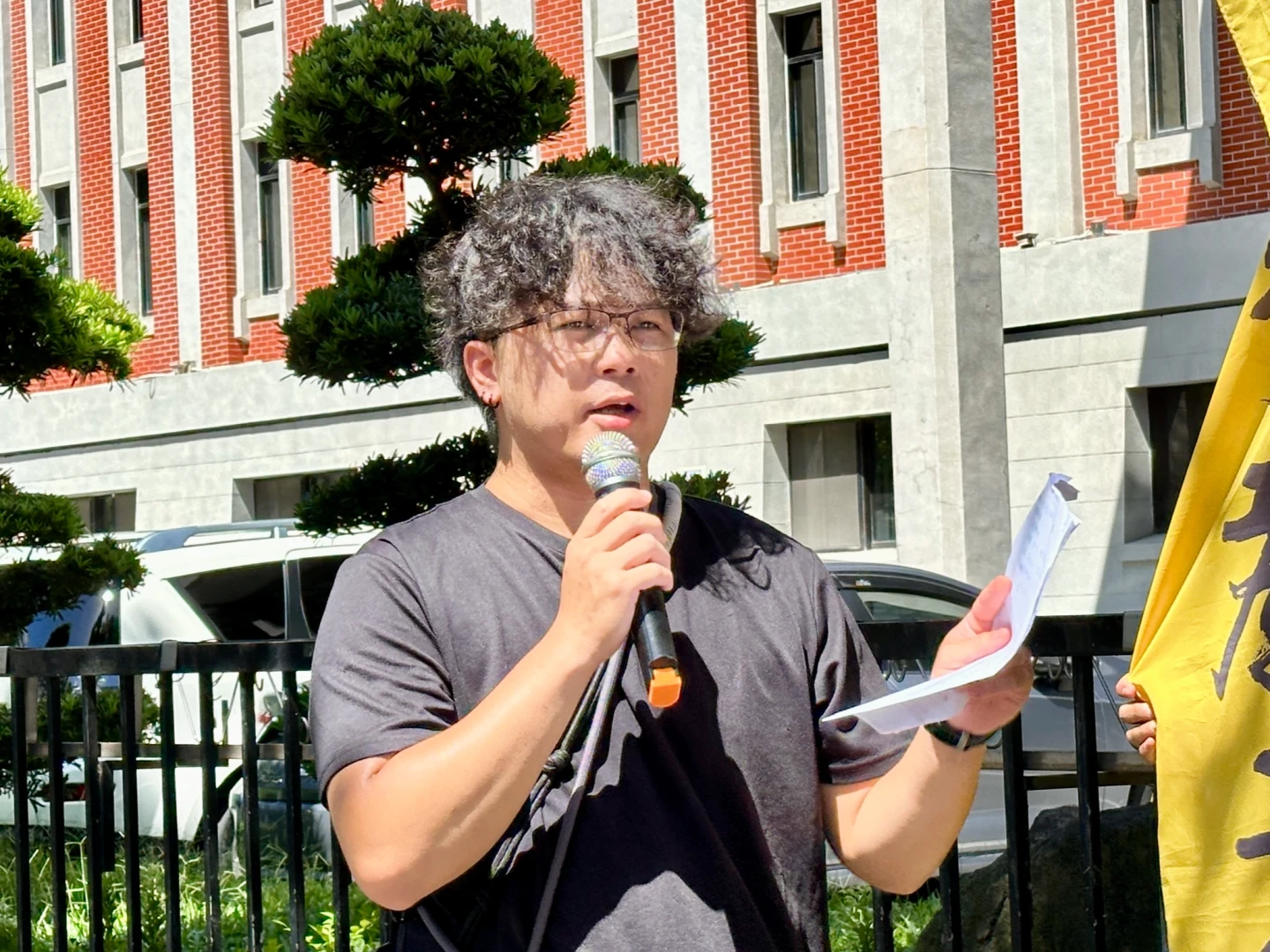張志綸說,被資遣的6位老師都是工會成員。王良博攝