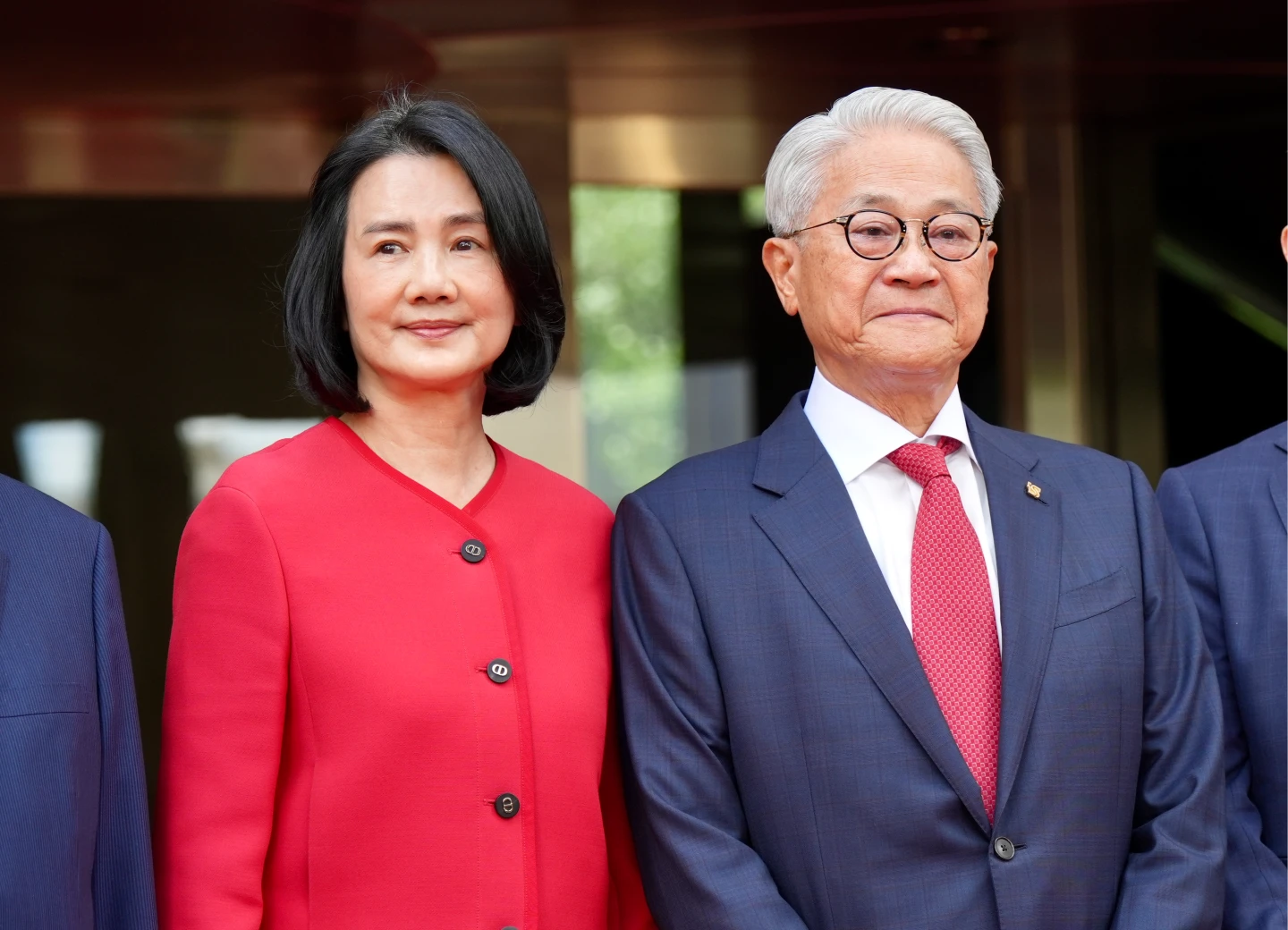 台新新光金控董事長吳東亮(右)與夫人彭雪芬(左)出席揭牌典禮。梁建裕攝