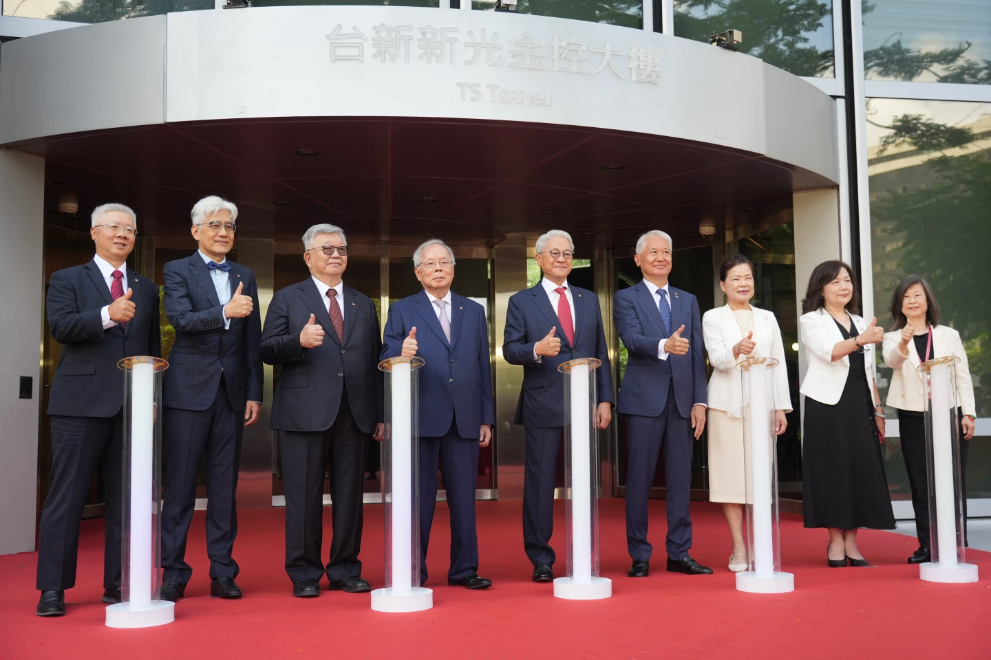 台新新光金今天舉行揭牌儀式。梁建裕攝