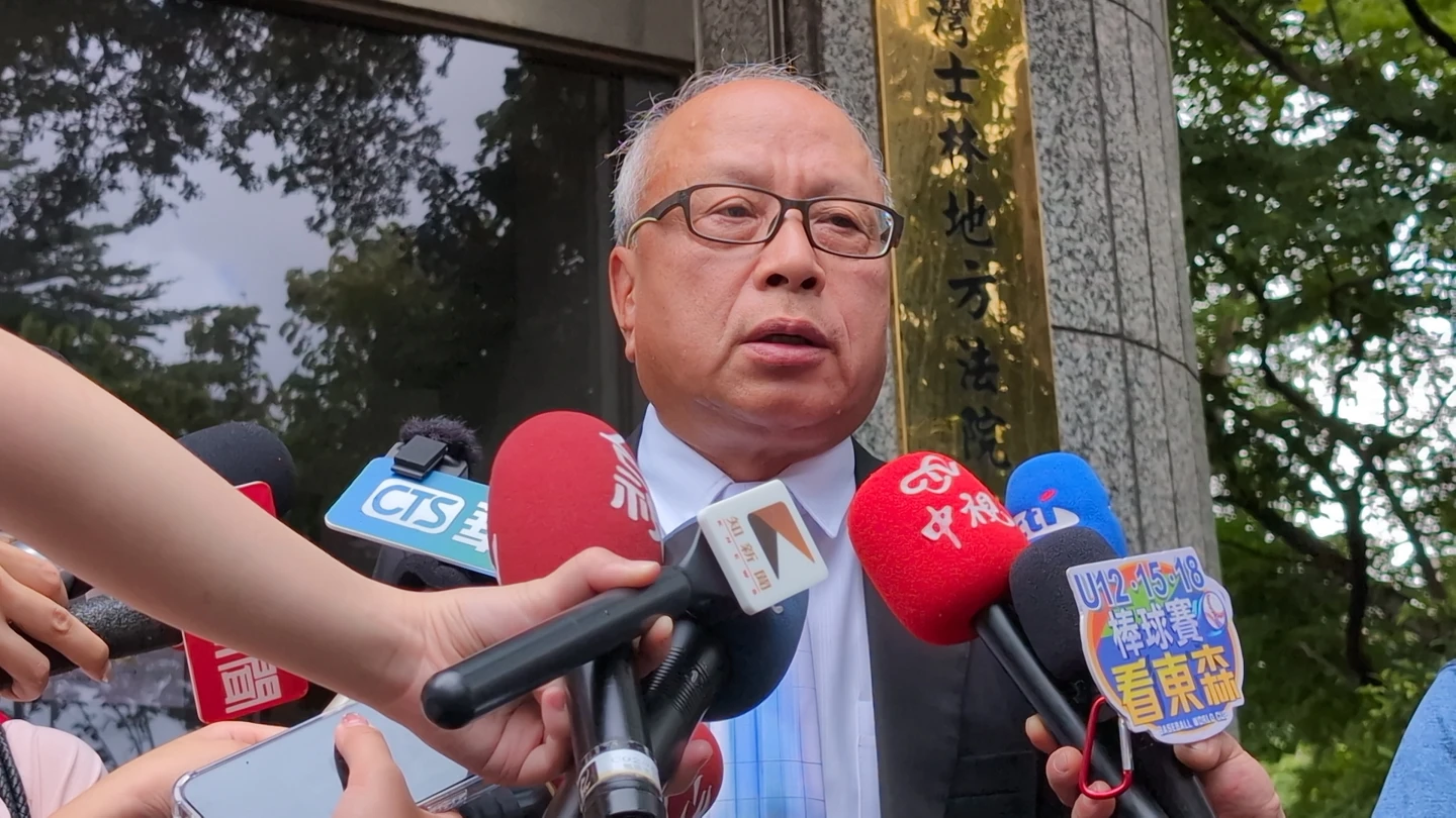 陳子婷委任律師陳明正說,台新、新光合併口號「認真同行」,就應照顧陳子婷這個妹妹。林志青攝