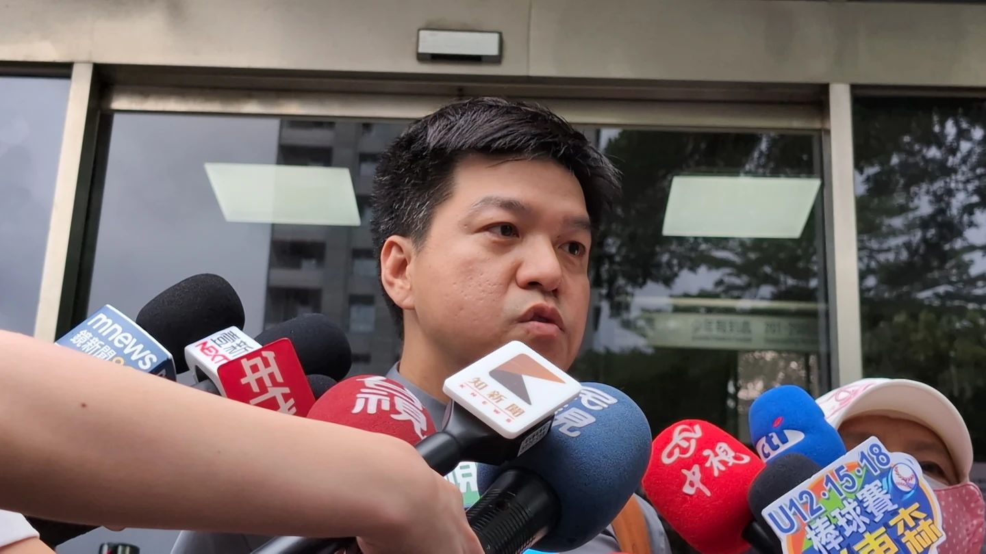 陳子婷委任律師黃當庭說,沒有希望身分證父親欄空白40年。林志青攝