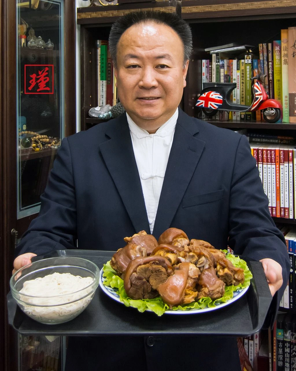 謝沅瑾指出,閏月時,出嫁女兒會買豬腳麵線回娘家表達孝心,希望父母能延年益壽。翻攝自謝沅瑾臉書