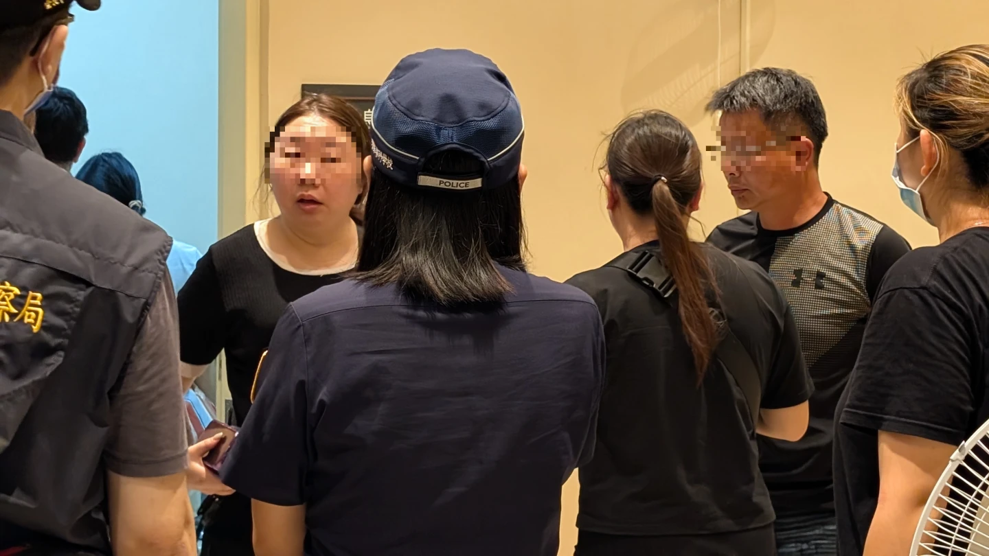 周妻與親友下午前往台北市相驗暨解剖中心陪同相驗。林志青攝