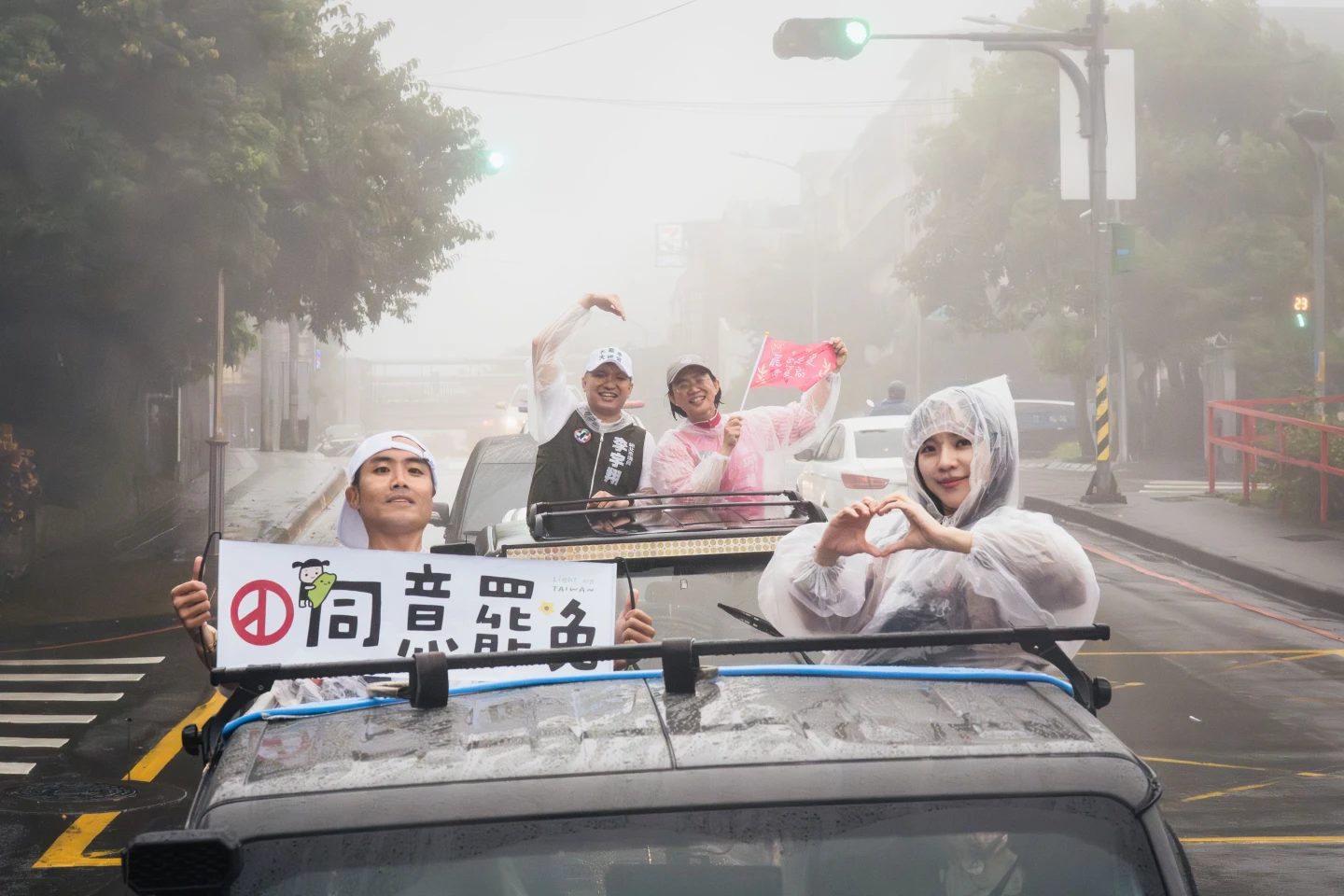 蘇巧慧、李宇翔、黃捷把握最後時刻催罷免同意票。新北黨部提供