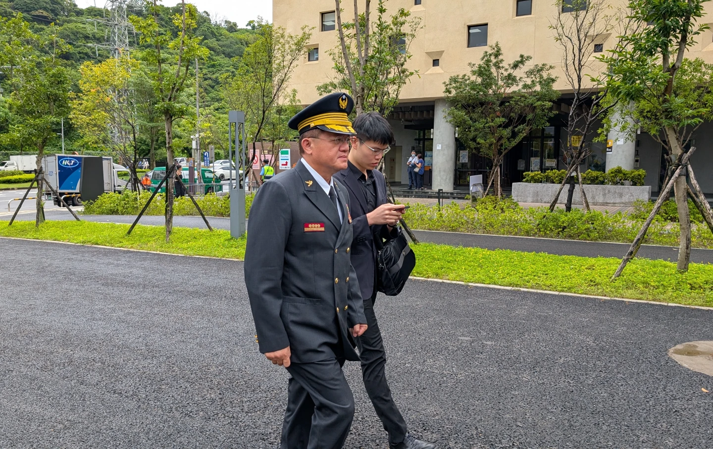 消防署長蕭煥章上午參加吳恩碩告別禮拜。林志青攝