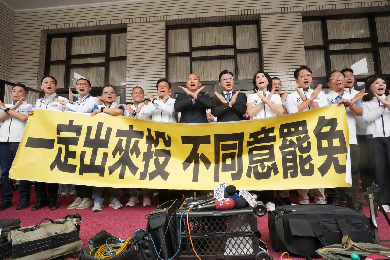 鈕則勳認為,韓盧蔣「黃金三角」和黃國昌開闢第二戰場,是藍營勝選的主因。資料照片,陳卓邦攝