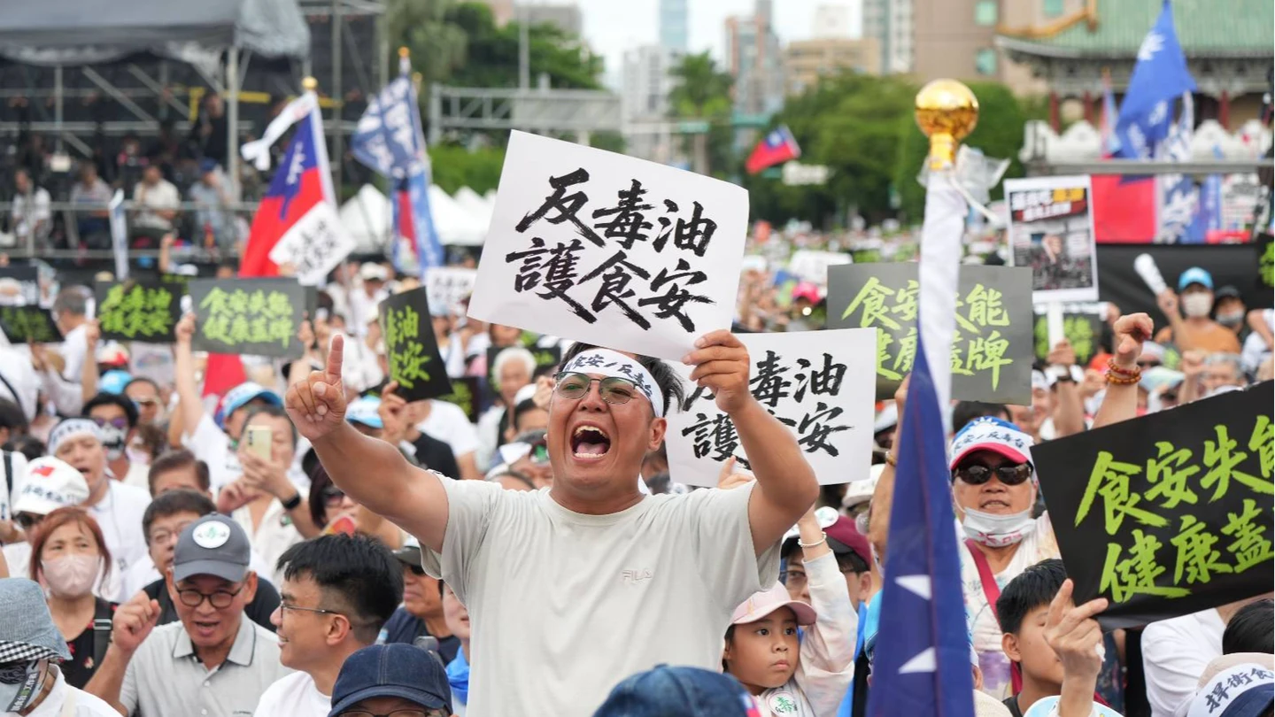 萬人上凱道「反毒台」年長白衣人籠罩！　韓國瑜、藍白黨魁及12藍首長將開講