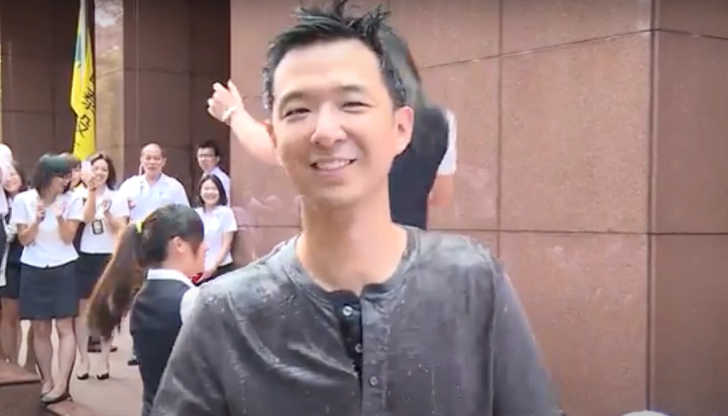 蔡宗翰2014年完成冰桶挑戰後露出笑容。取自國壽YT影片