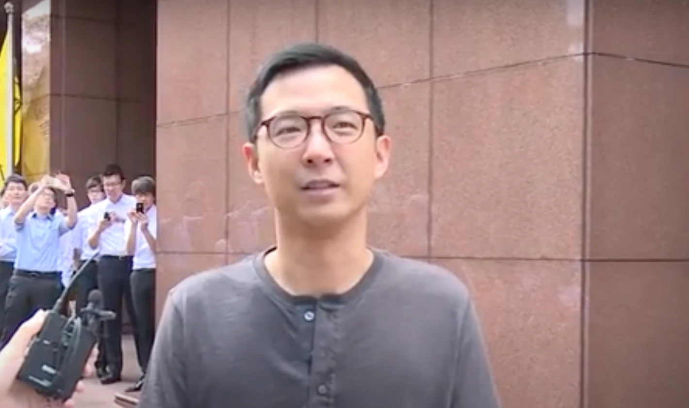 蔡宗翰接受冰桶挑戰。取自國壽Youtube影片。