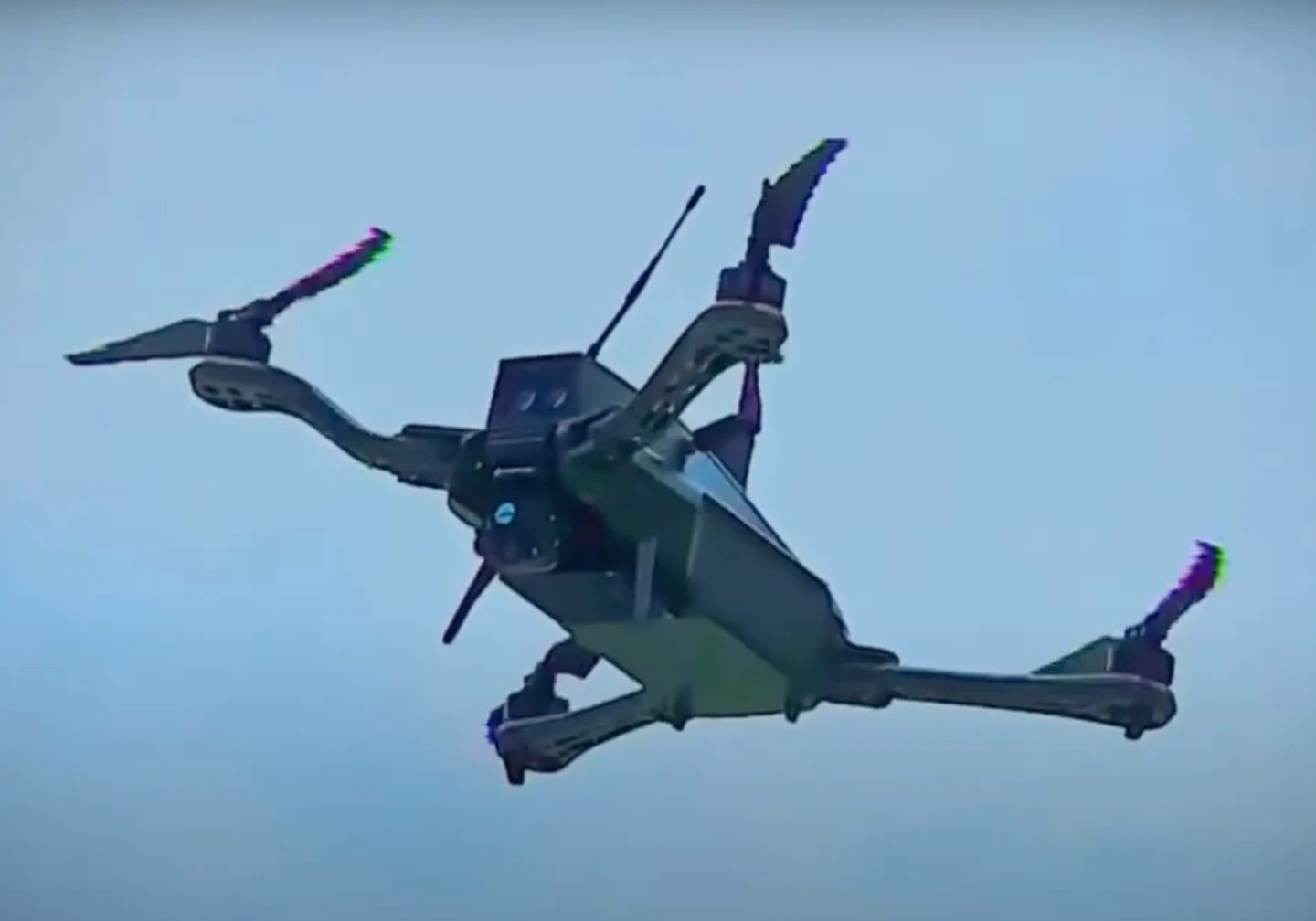 圖為雷虎科技TETTRON TM-450四軸無人機。翻攝自雷虎科技的YouTube