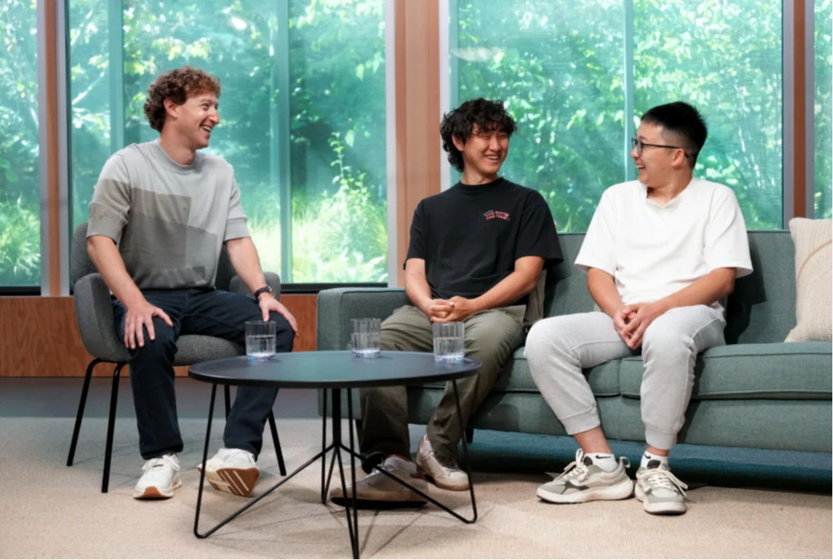 祖克柏近日在社群網站宣布,趙晟佳(右)將擔任Meta超智慧首席科學家。翻攝threads/@zuck