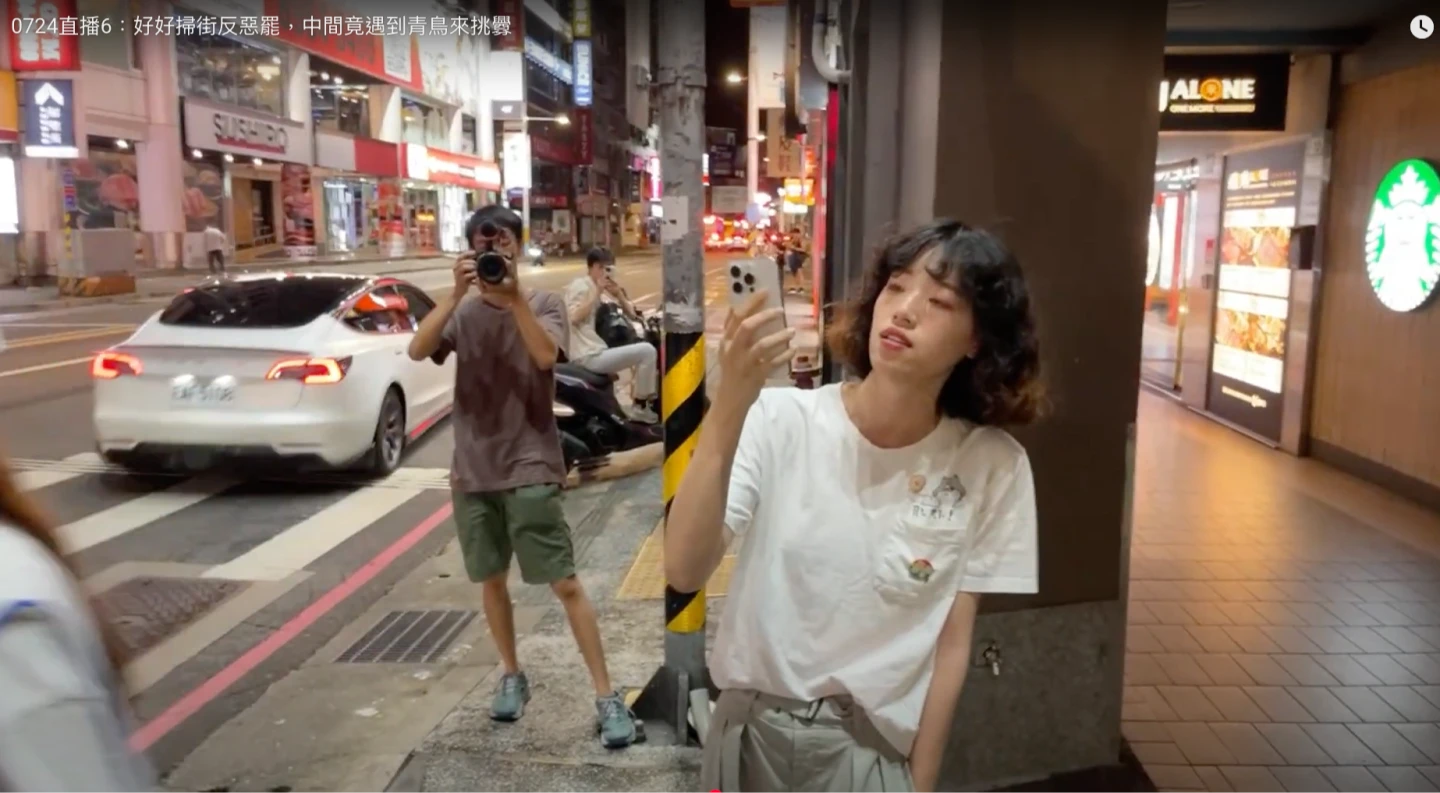 女子不斷出言質疑葉元之深夜拜票違反選罷法。翻攝自葉元之YT