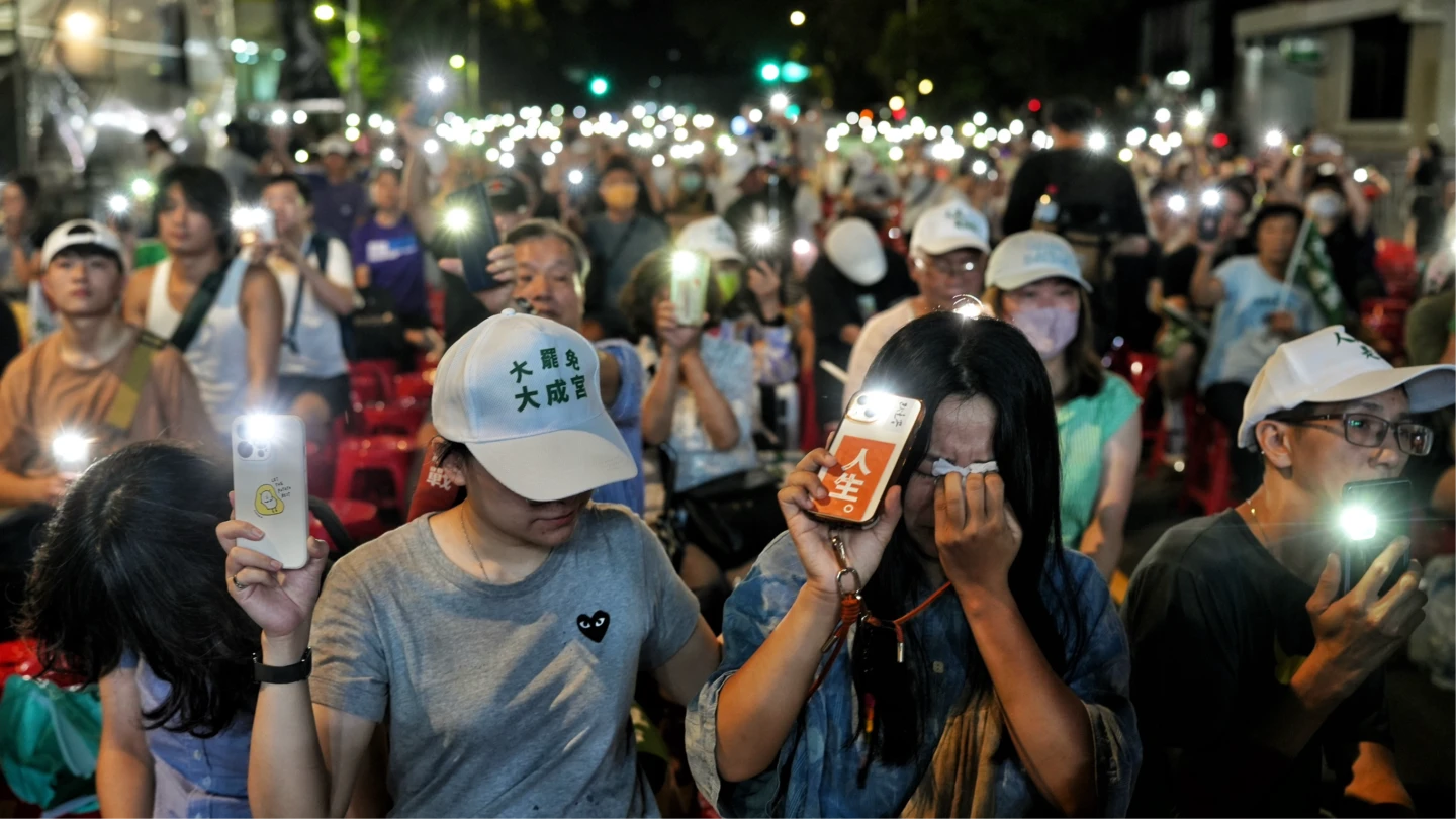 罷團726開票之夜,支持者忍不住哭泣。林林攝
