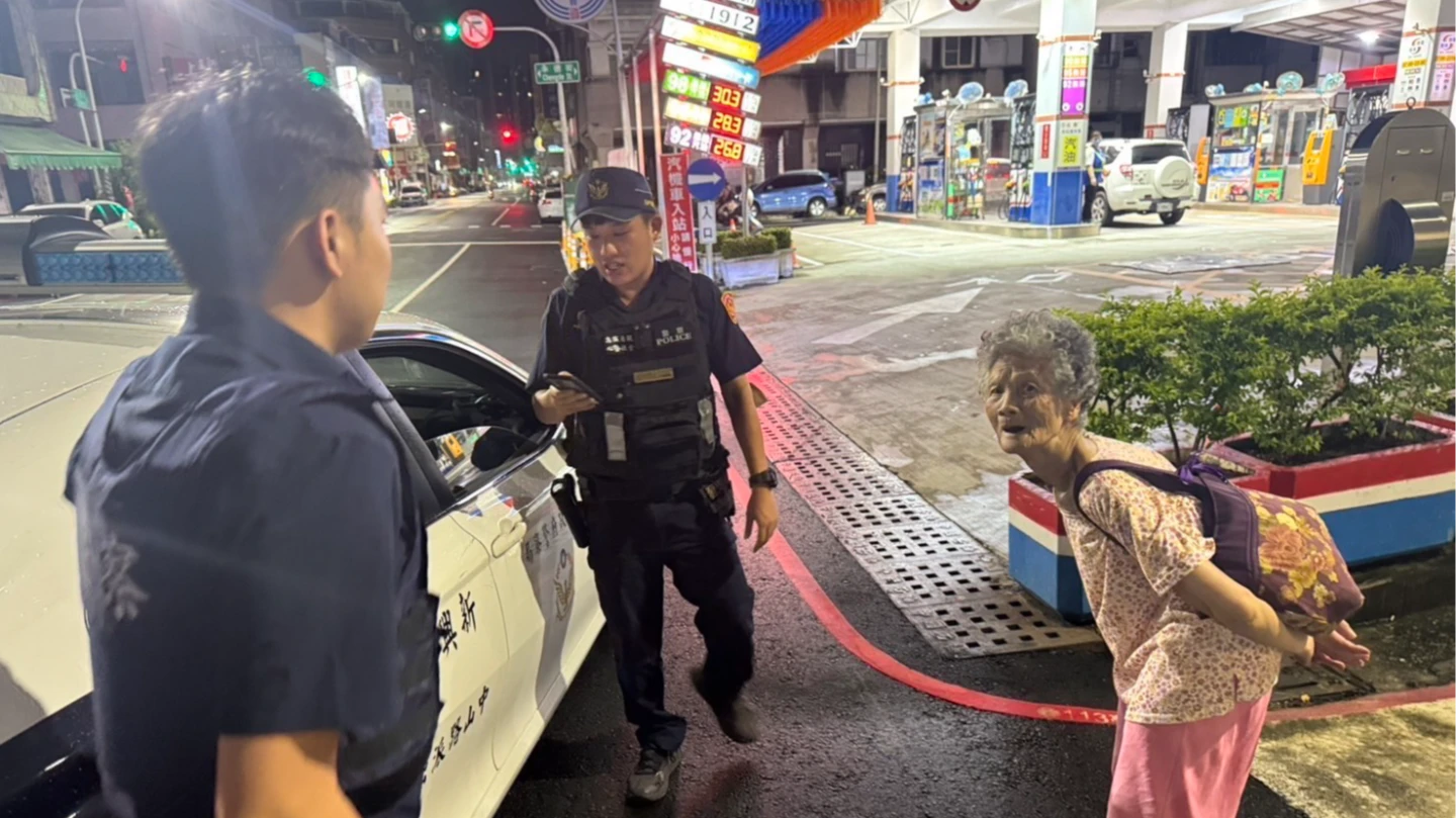新興分局警網根據家屬回報的AIRTAG定位,找了3小時終於在三民區山東街口,尋獲吳姓婦人。讀者提供