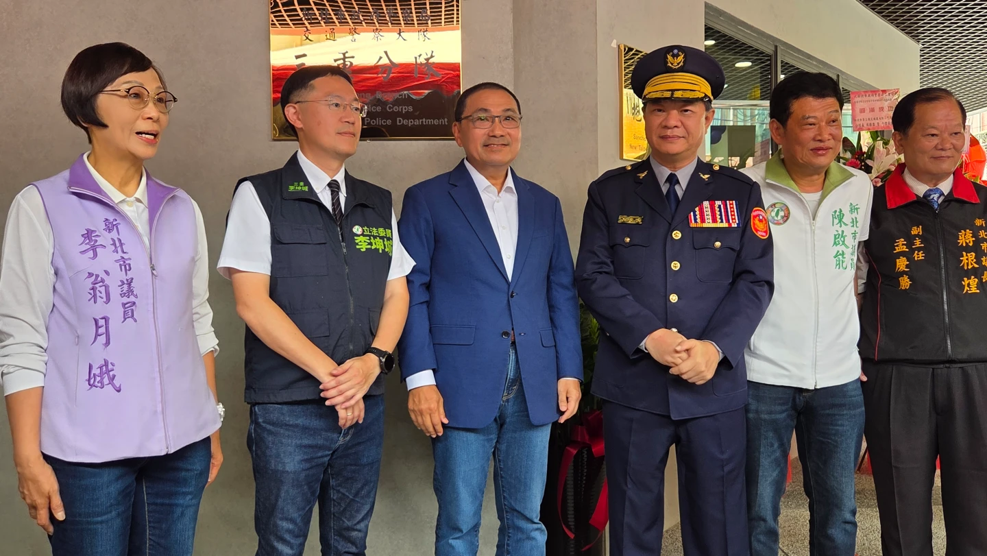 新北市長侯友宜今天上午出席三重分隊揭牌典禮。曾伯愷攝