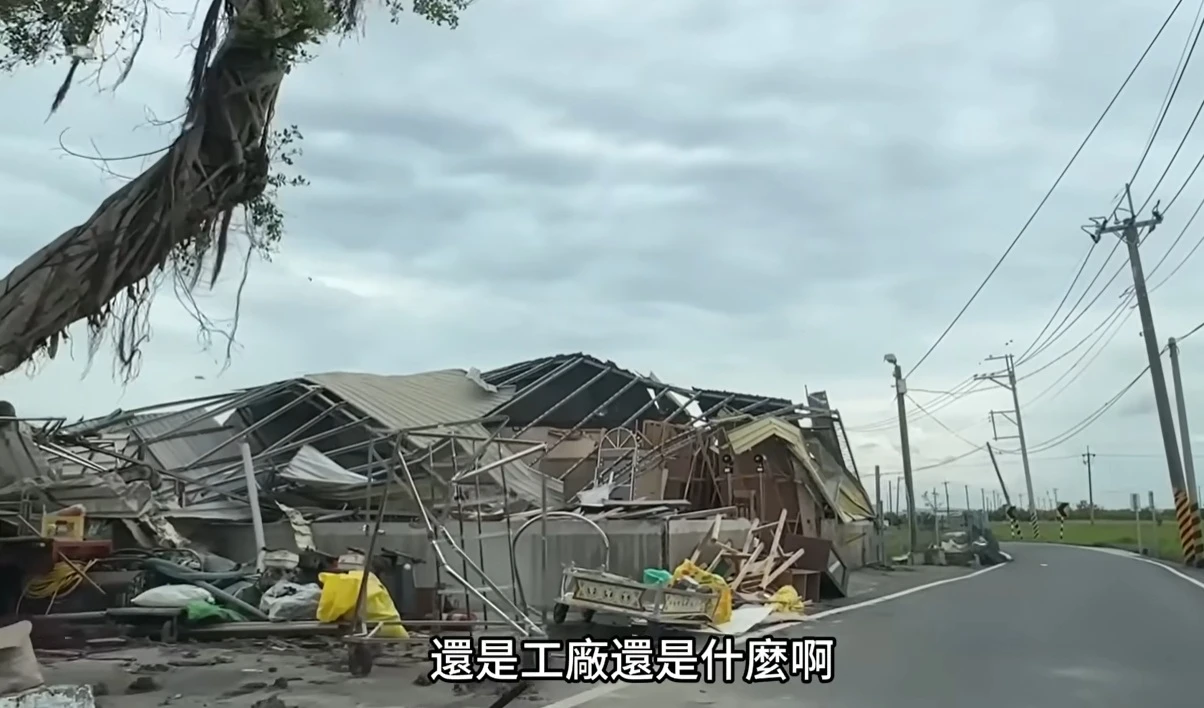 YTR陳乖乖拍片呈現災後兩周回台南老家的現況,遭黃偉哲點名指責。翻攝YT/乖乖醒著的時候