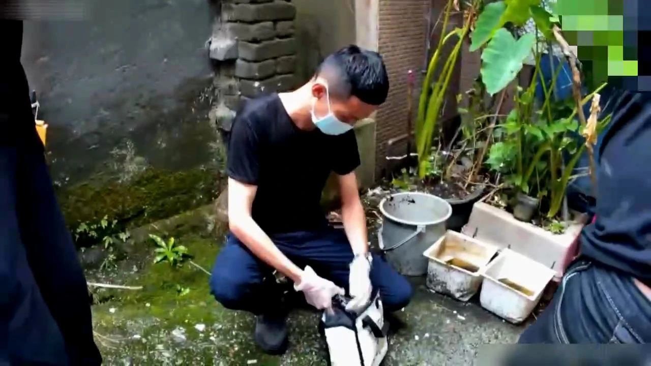 警方於嫌犯住處搜出槍枝。翻攝畫面