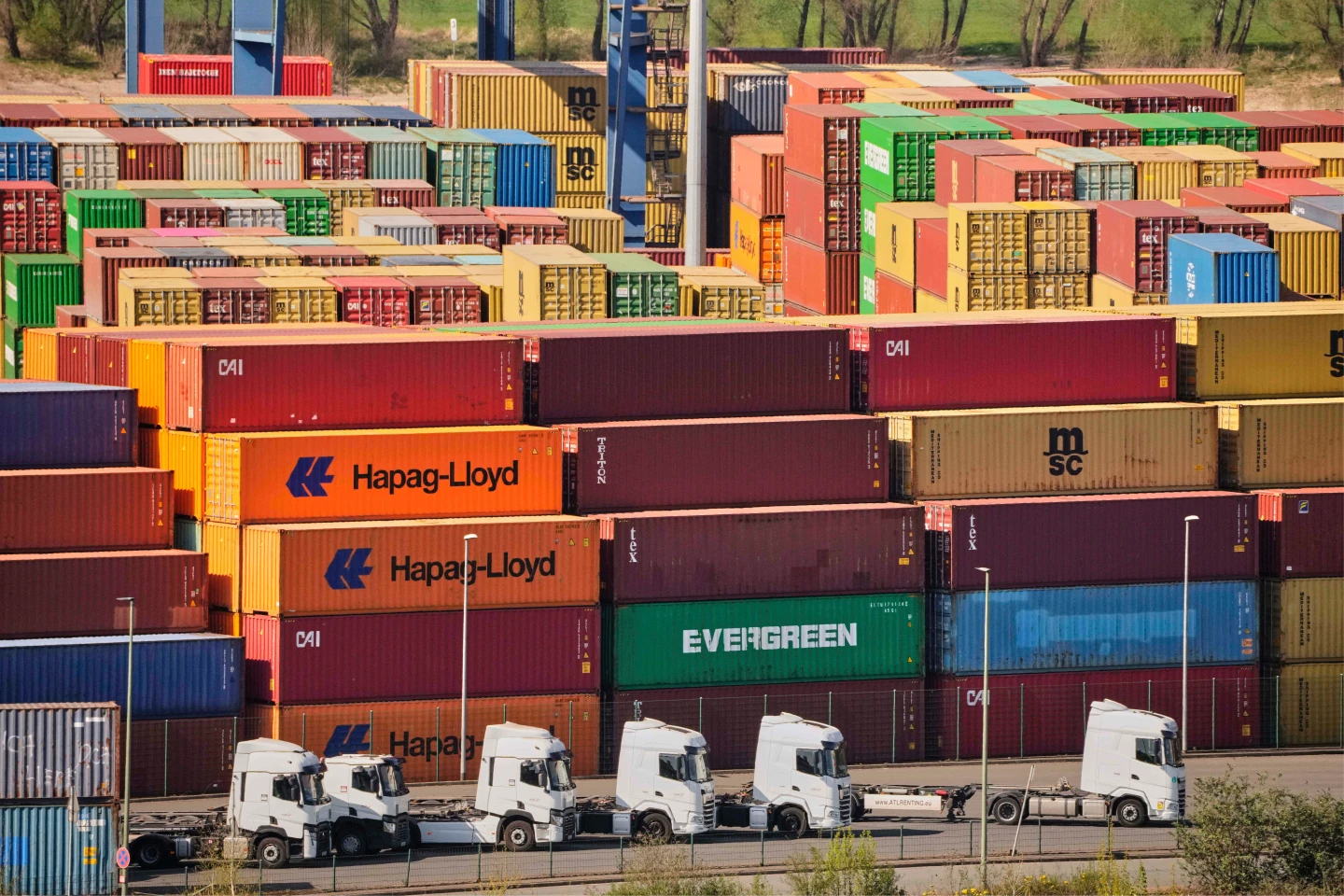 德國杜伊斯堡(Duisburg)4月3日的貨櫃碼頭景象。美聯社