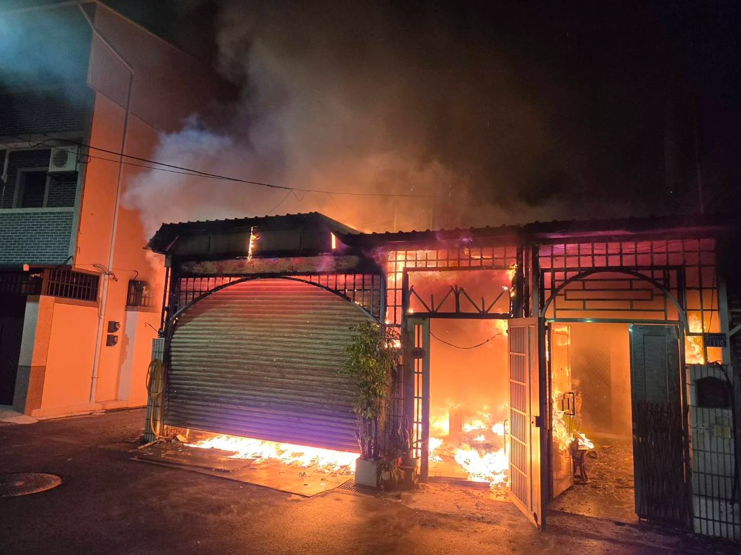 嘉義暗夜惡火噬母子!翻攝臉書「嘉義市政府消防局」