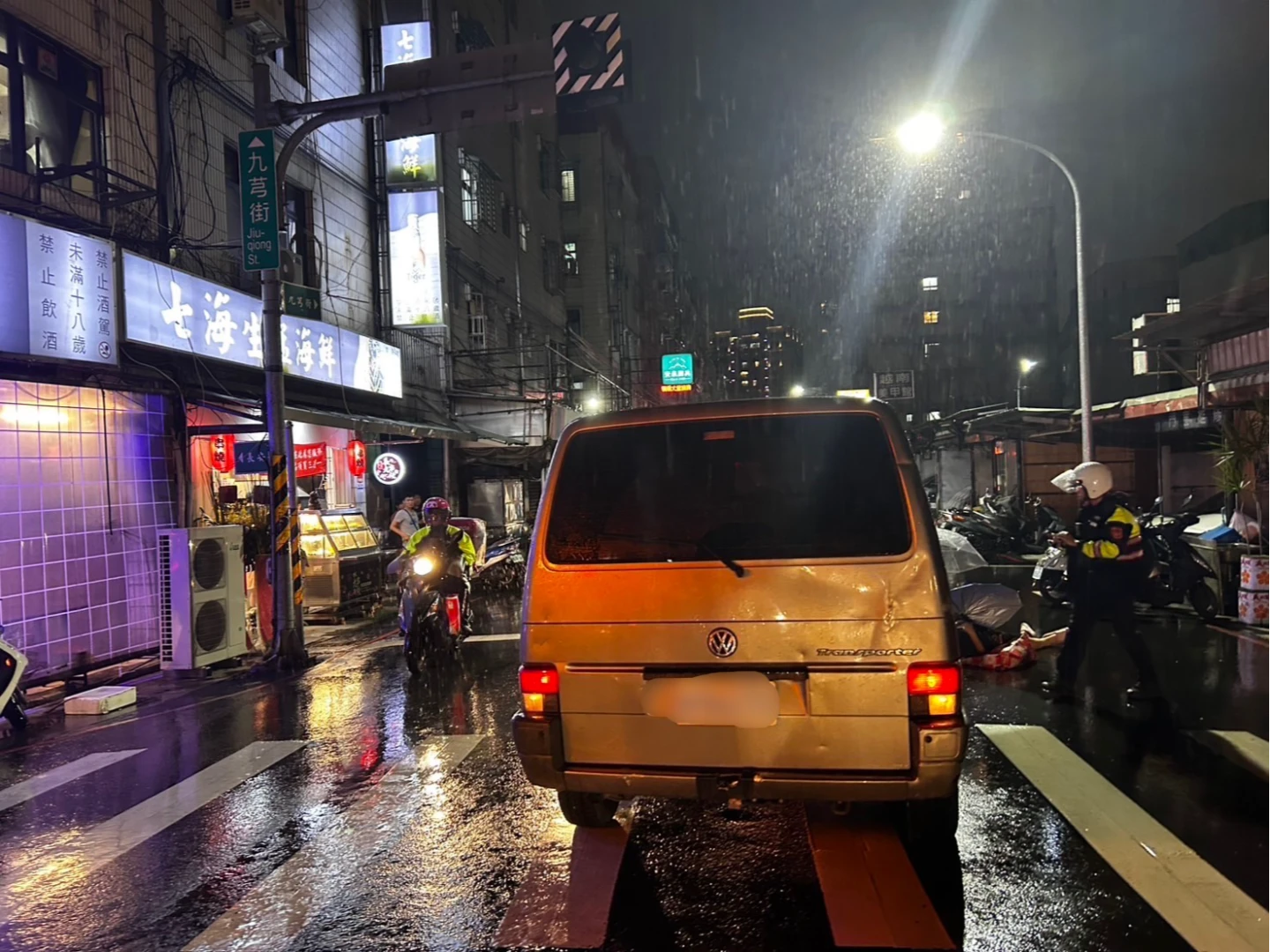 警方到場協處。翻攝畫面