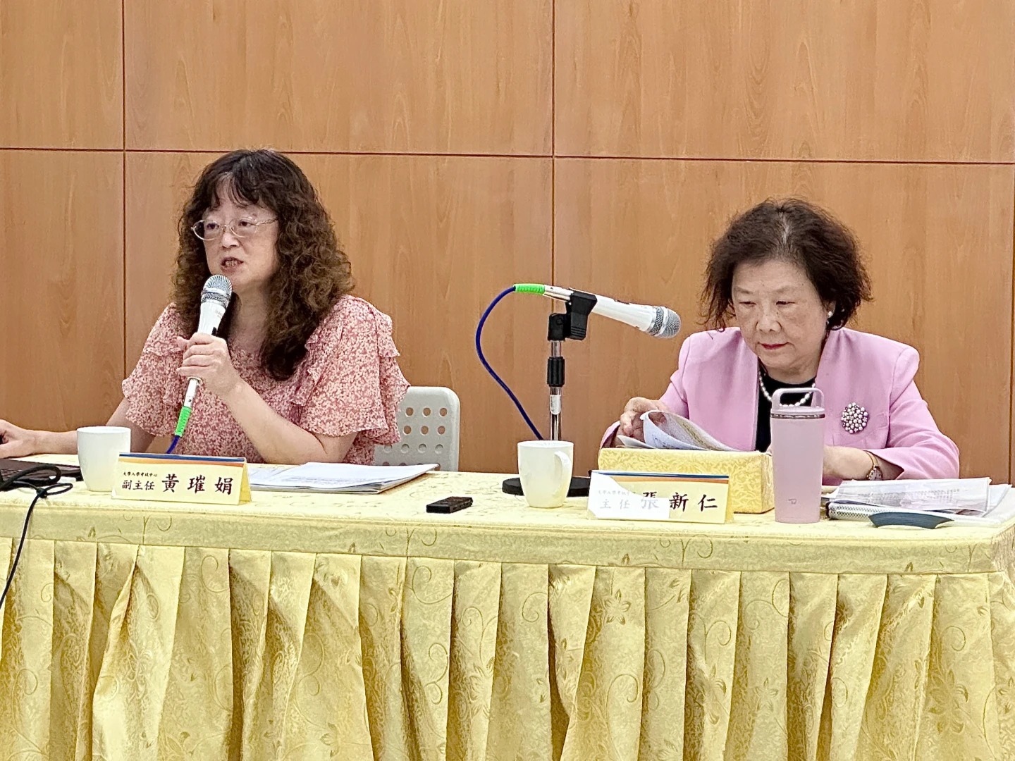 分科測驗成績今天出爐,大考中心舉行成績統計資料說明會。右起大考中心主任張新仁、副主任黃璀娟,王良博攝