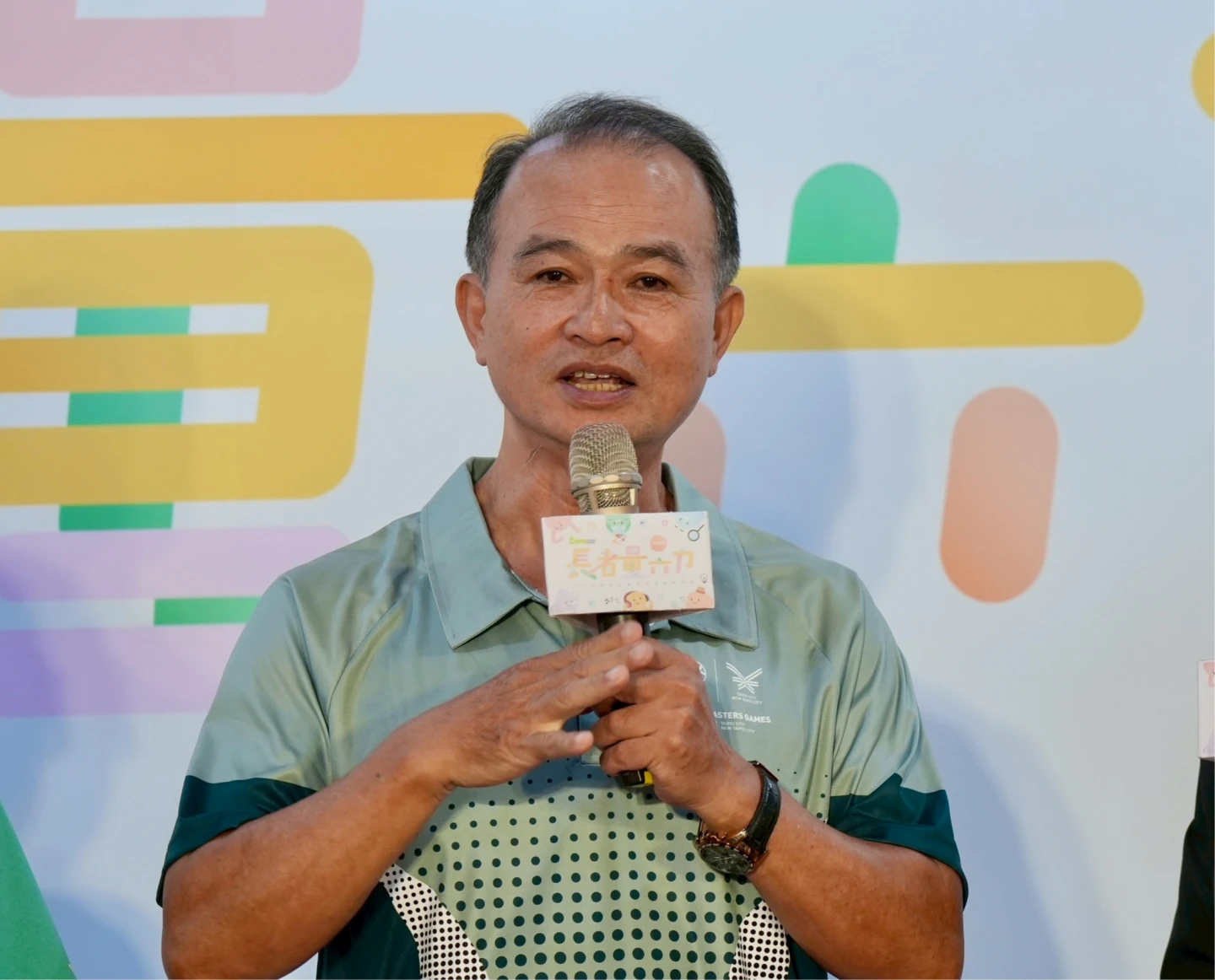 70歲國小退休校長王全清。梁建裕