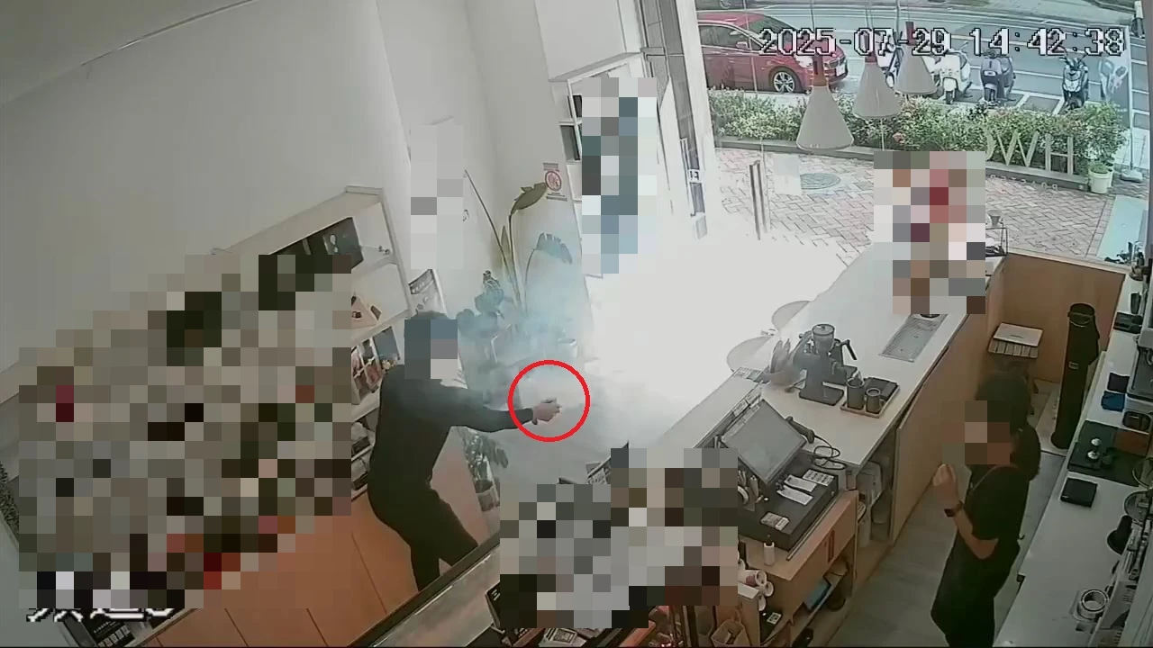 行動電源自燃。翻攝畫面