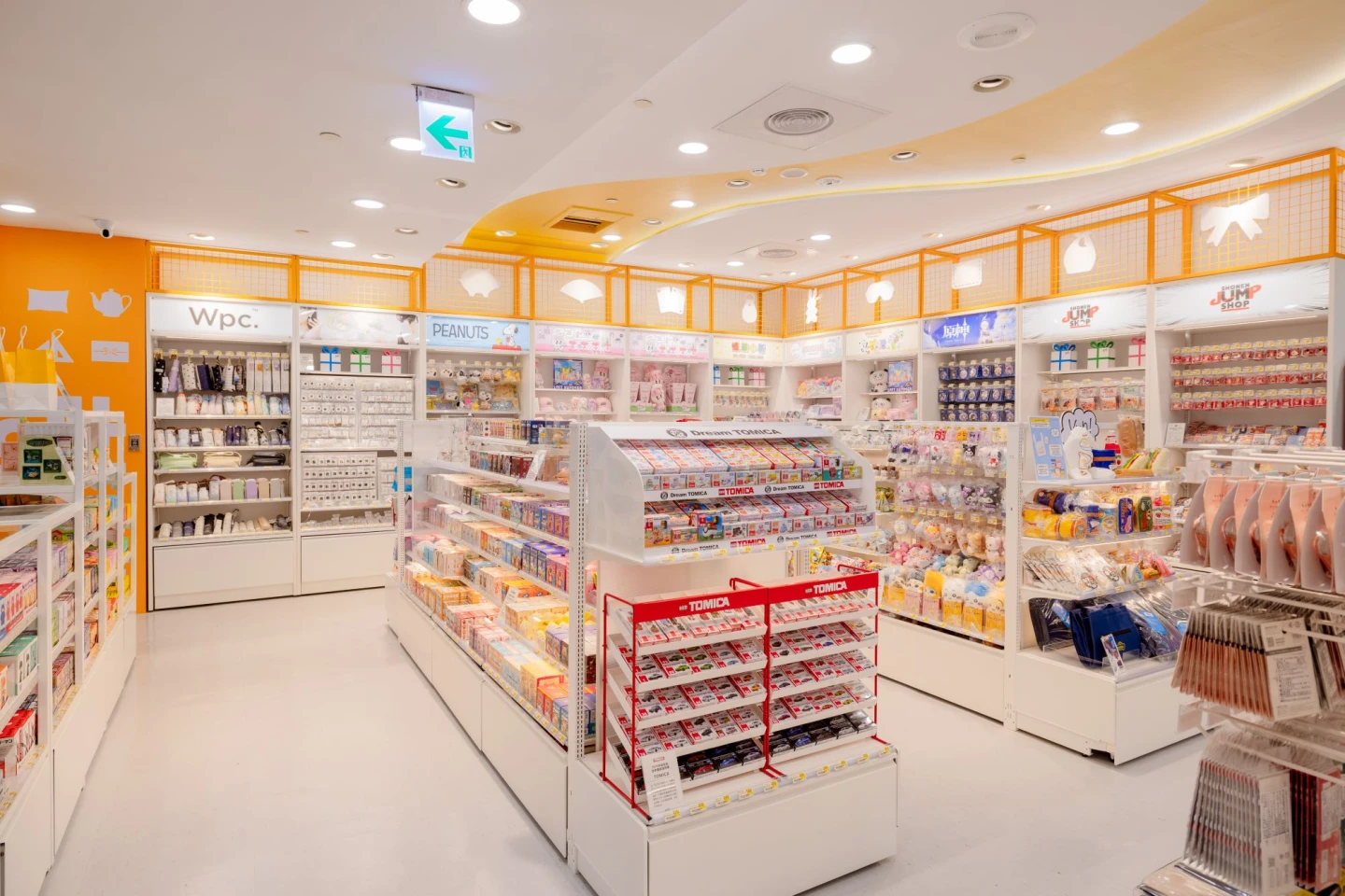 全台首間「LOFT SELECT」複合店以經典的清爽鮮明LOFT品牌亮黃色做為主軸。業者提供