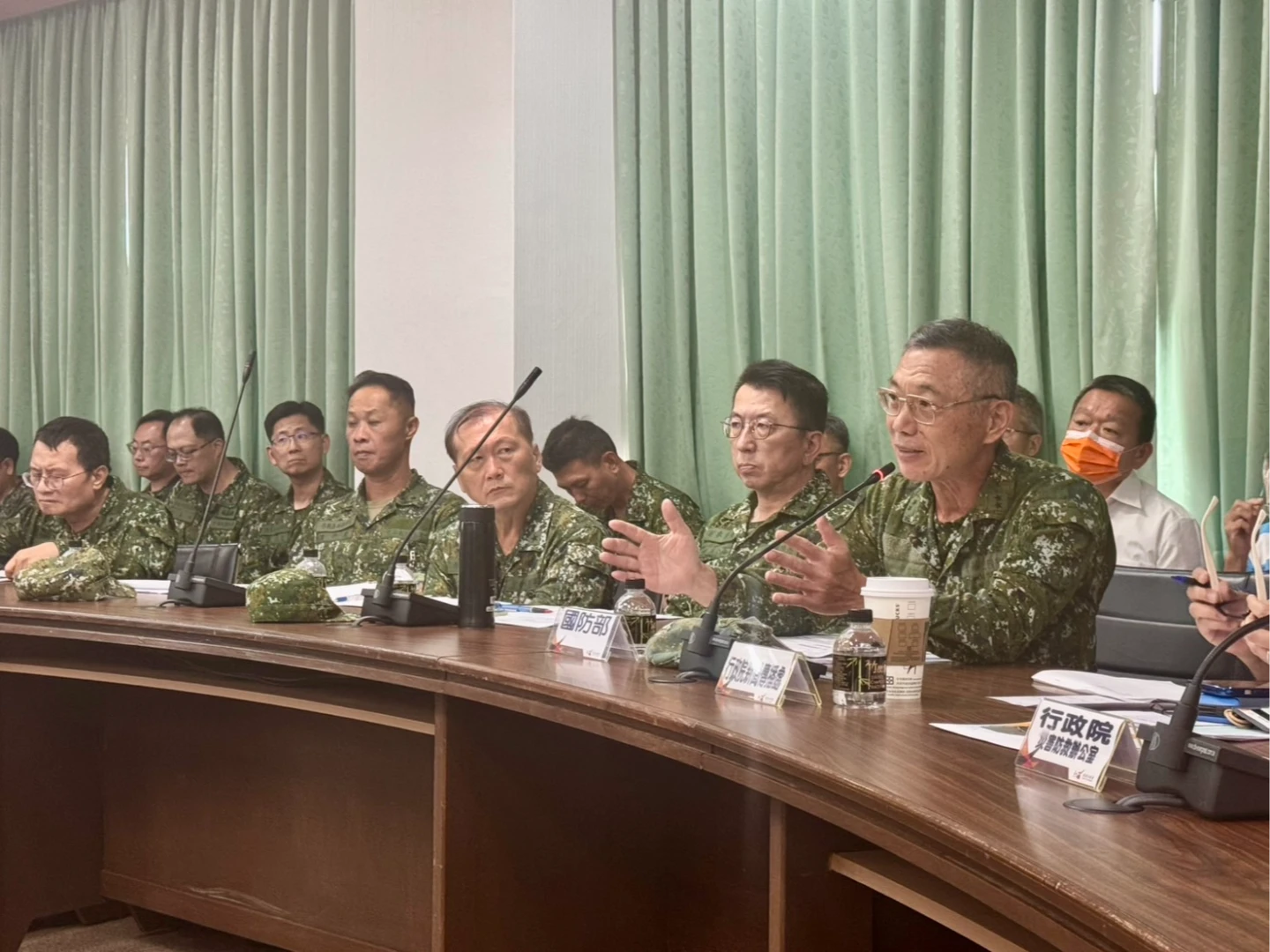 國防部也與會,將支援地方災後廢棄物清理等作業。政院提供