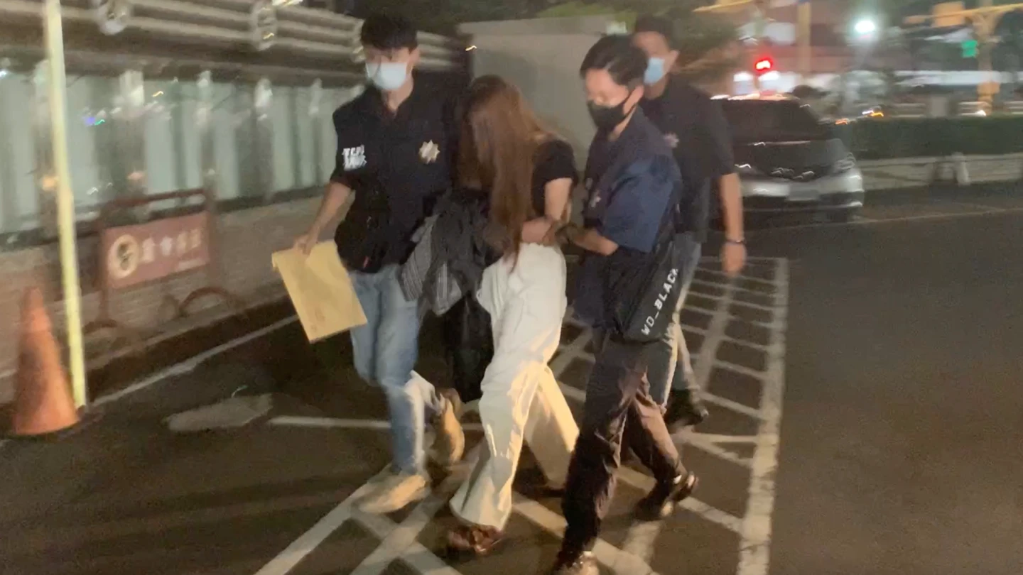 剴剴的生母劉女涉凌虐男友新歡,遭通緝逃亡3年落網,昨晚移送新北地院歸案後遭羈押。丁牧群攝