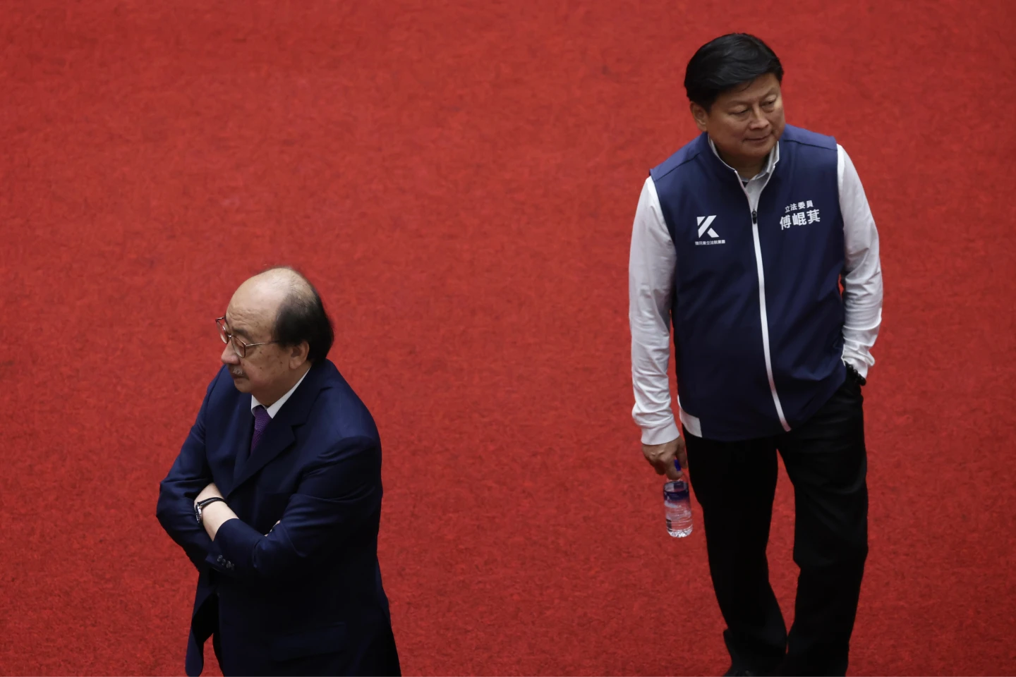 〈混沌之手〉6/柯建銘和傅崐萁在議會中對峙,局勢持續僵化。林林攝