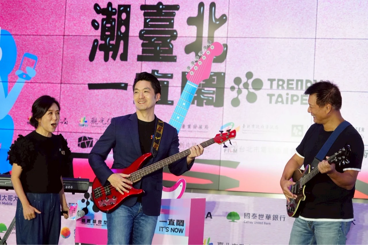 蔣萬安、蔡詩萍、黃韻玲組成限定天團「萬萍玲」。北市府提供