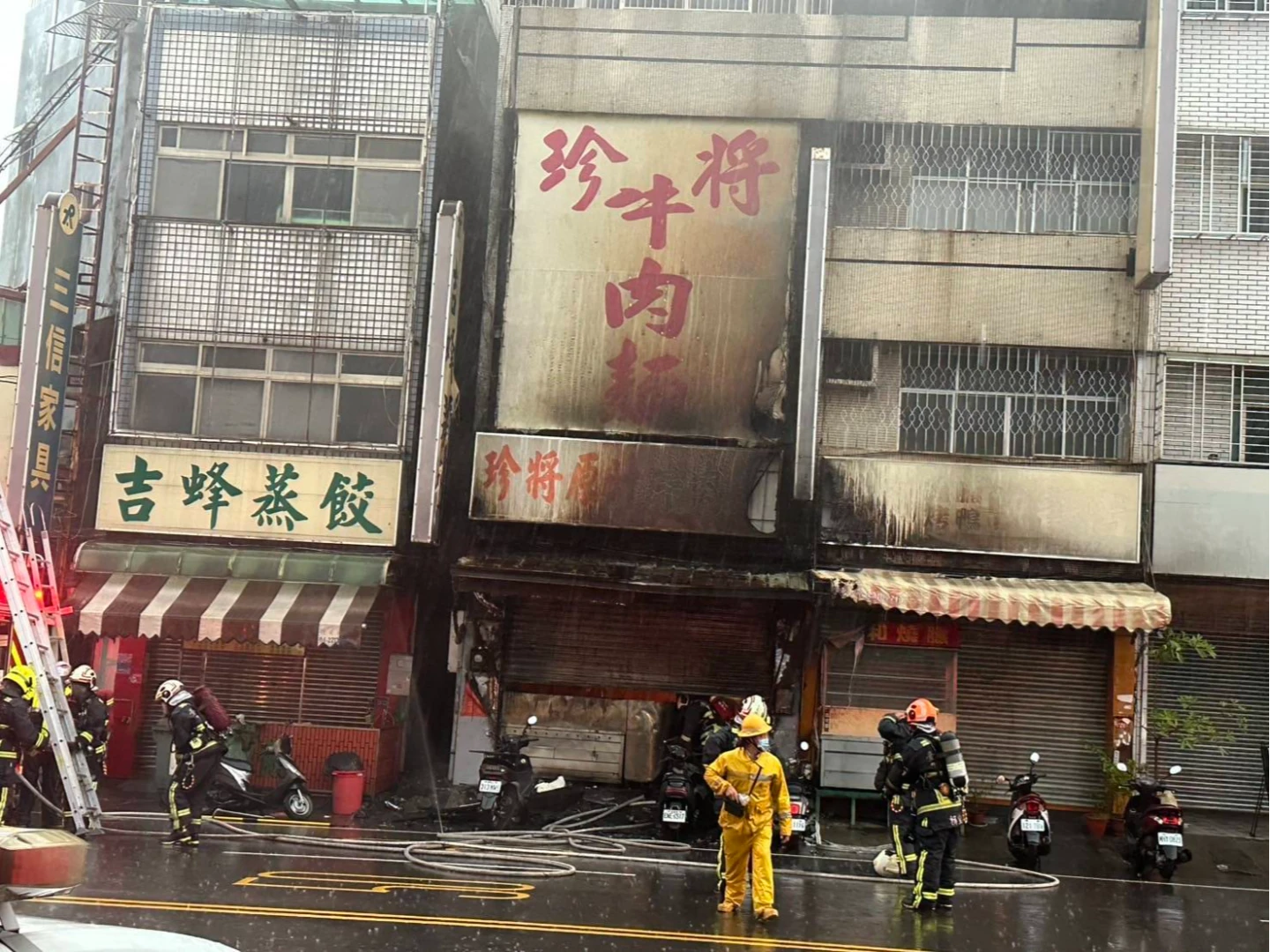 台中牛肉麵店火噬2命釀3傷。民眾提供