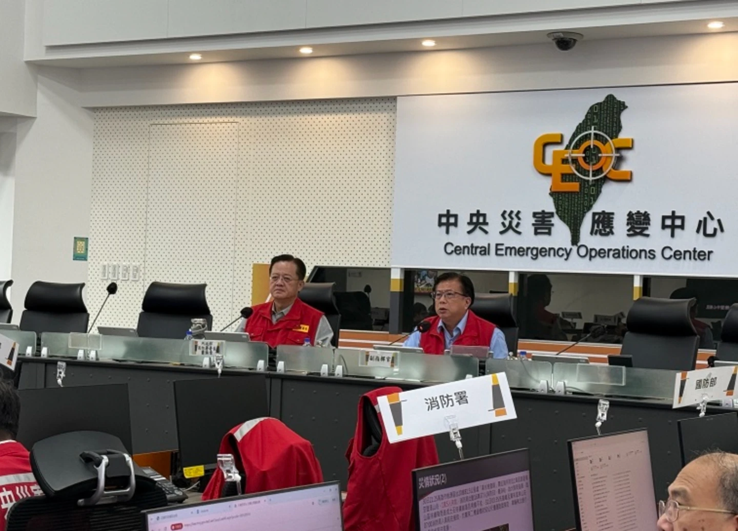 中南部連夜暴雨,災變中心表示,特別關注易致坡地災害區及道路通阻。經濟部