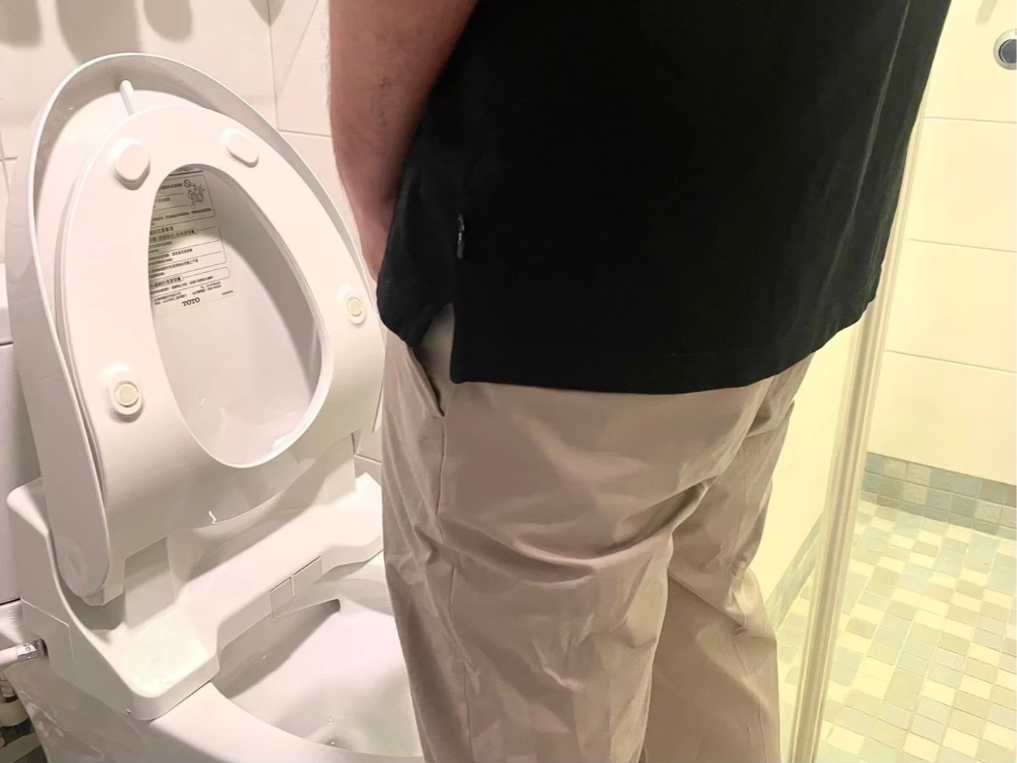 攝護腺肥大與膀胱過動症,都可能出現頻尿、夜尿、急尿等情形。示意圖,顧家醫療提供