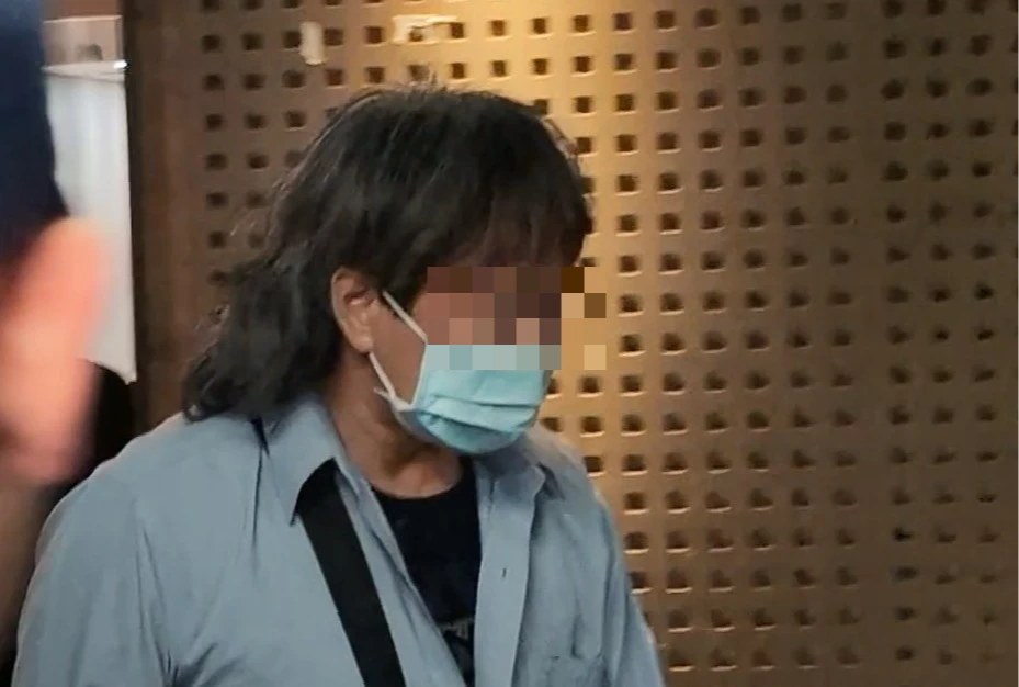 死者父親下午強忍悲痛認屍。林志青攝