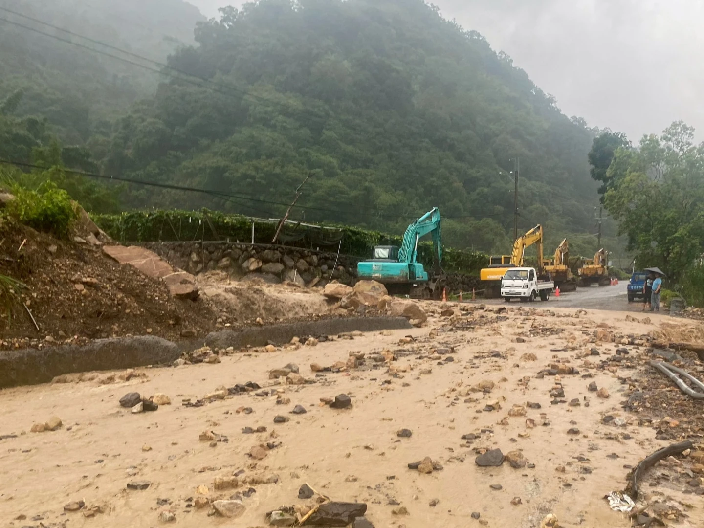 南投縣多處出現道路難行狀況。翻攝自許淑華臉書