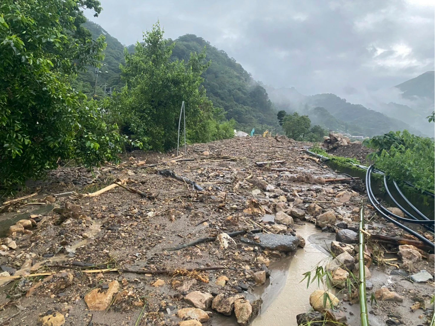 南投縣多處出現道路難行狀況。翻攝自許淑華臉書