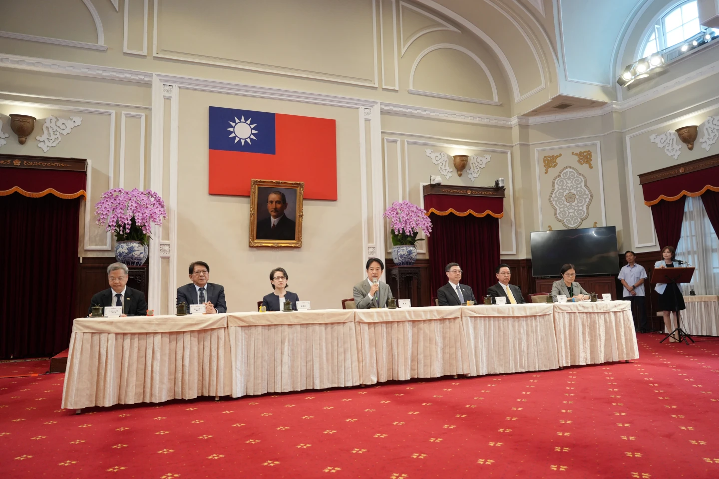 賴清德今率行政院長卓榮泰等人一同召開記者會。陳卓邦攝