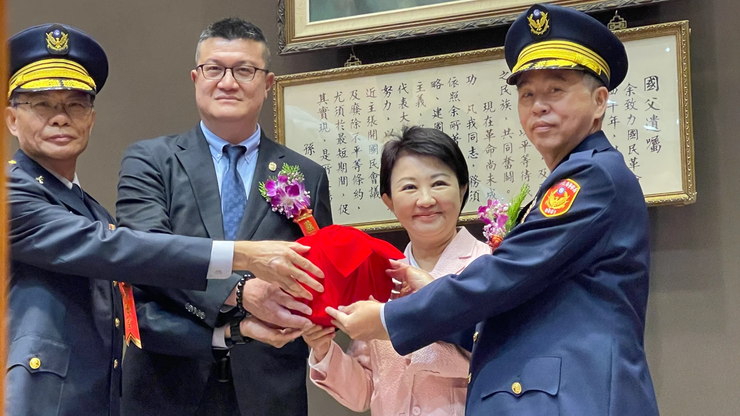 台中市警局長由吳敬田(圖右)接任。王煌忠攝