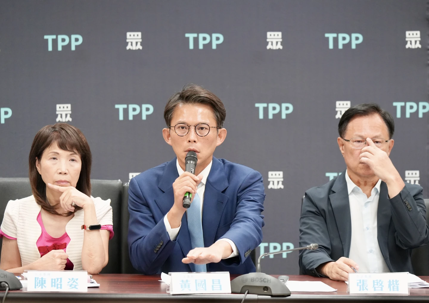批政府大內宣!黃國昌:謊言、牛皮一夕之間被戳破。梁建裕攝
