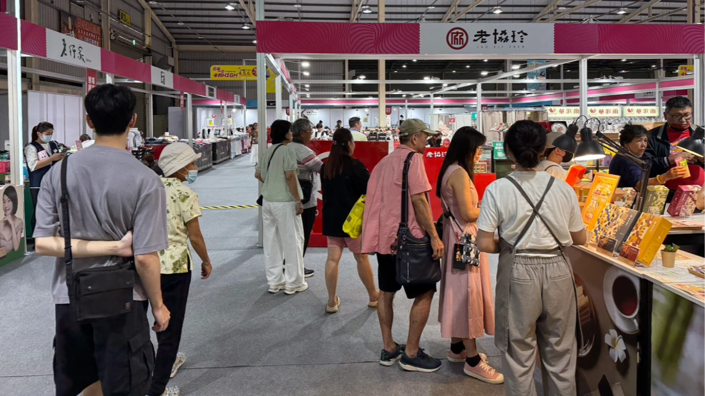 新光三越中港店氣爆至今超過170天,為照顧員工生計,第八場特販會移師台中國際展覽館。新光三越提供
