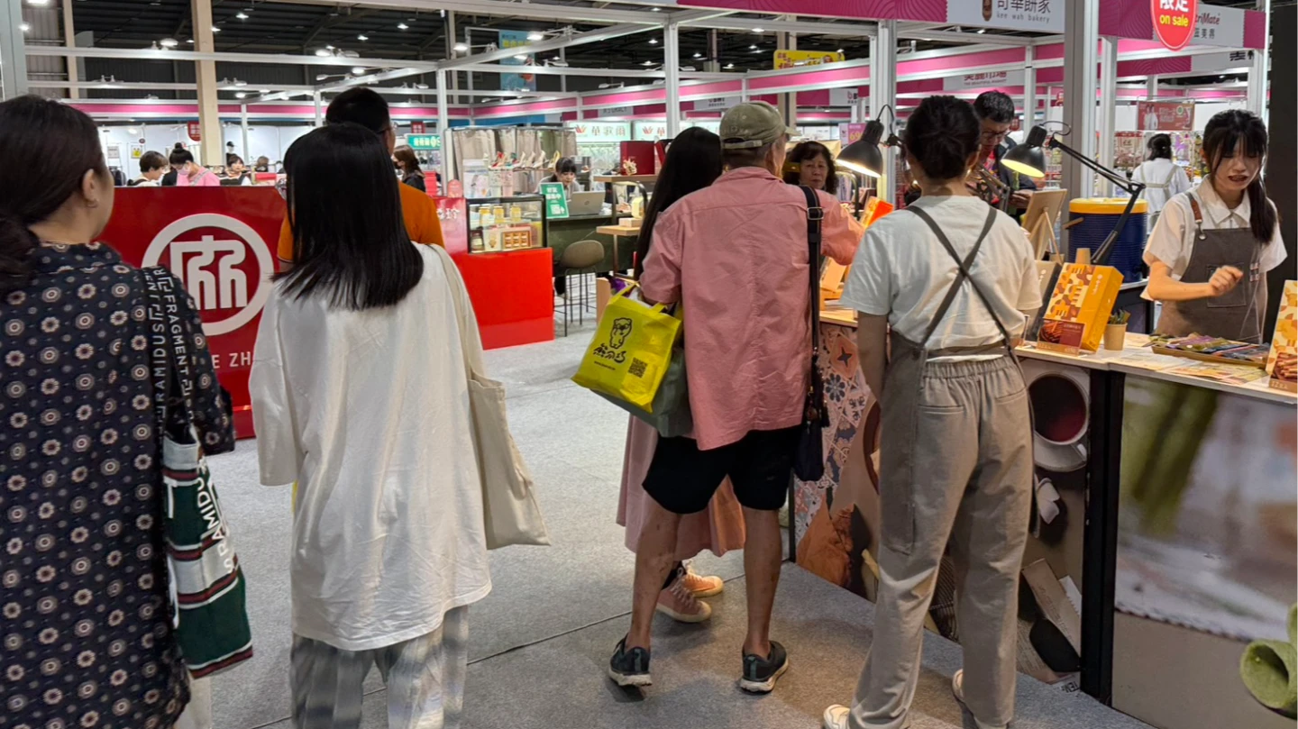 新光三越特販會攜手55個品牌、動員超過百位櫃姐投入銷售戰場。新光三越提供