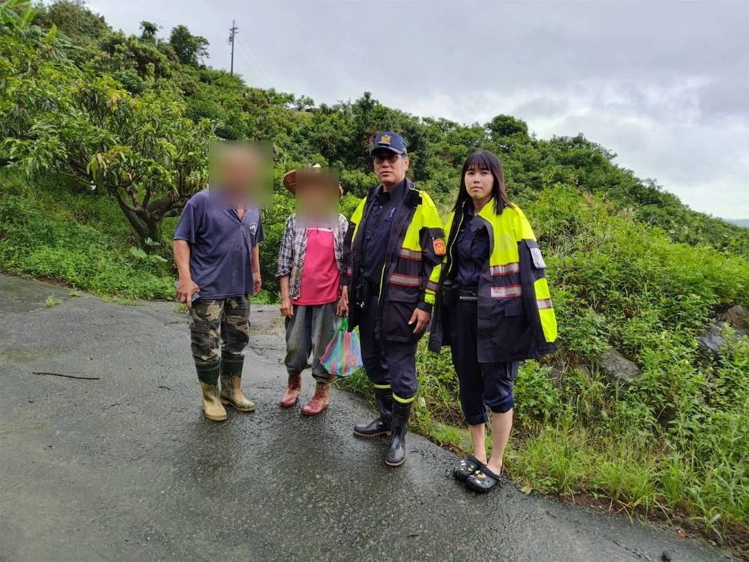 員警早一步協助屋主撤出,幸未受到土石流波及。玉井警方提供